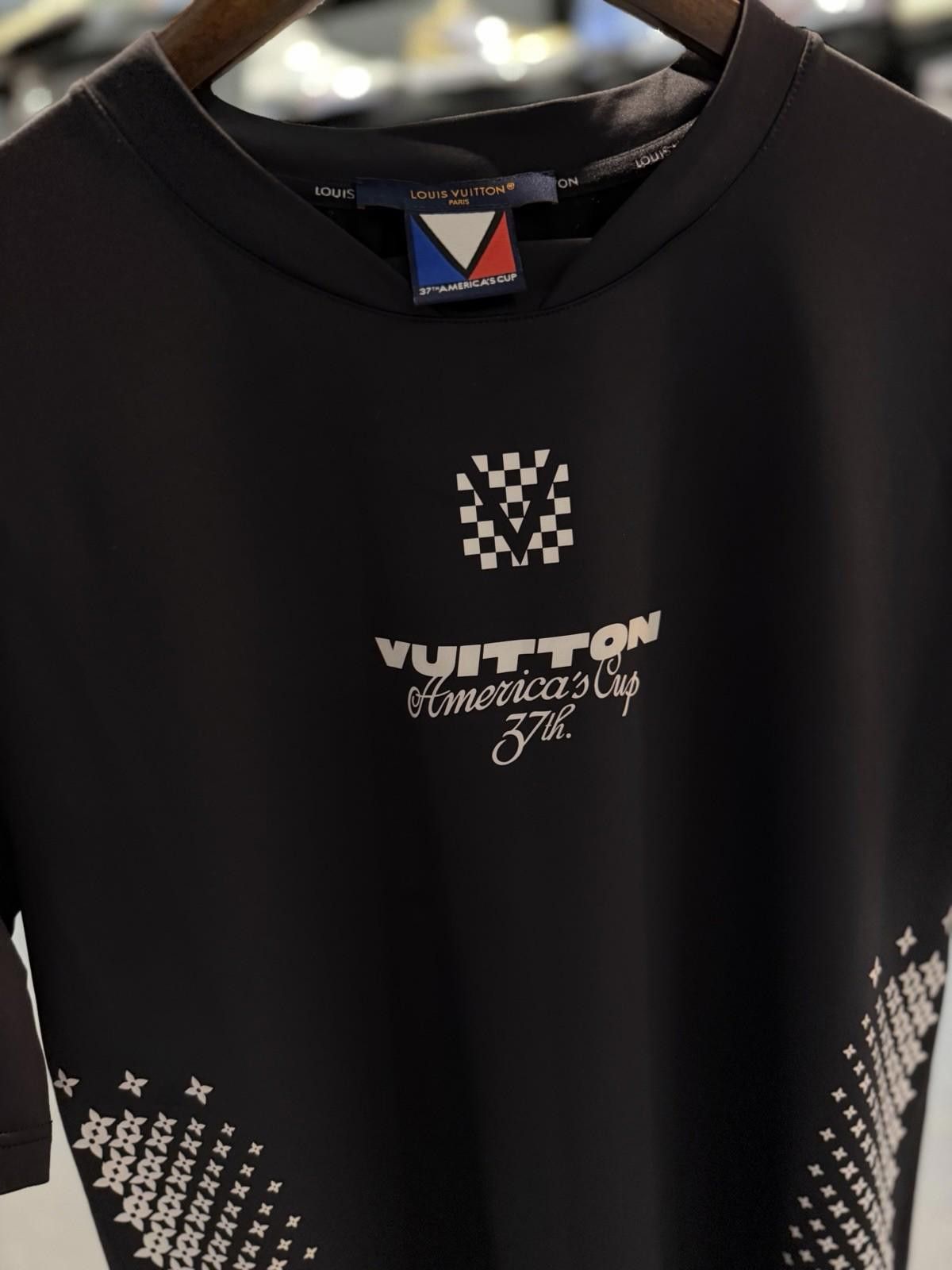 Louis Vuitton LOUIS VUITTON T-Shirt LV Tee Silk Black Size (L) Authentic Size US L / EU 52-54 / 3 - 6 Thumbnail