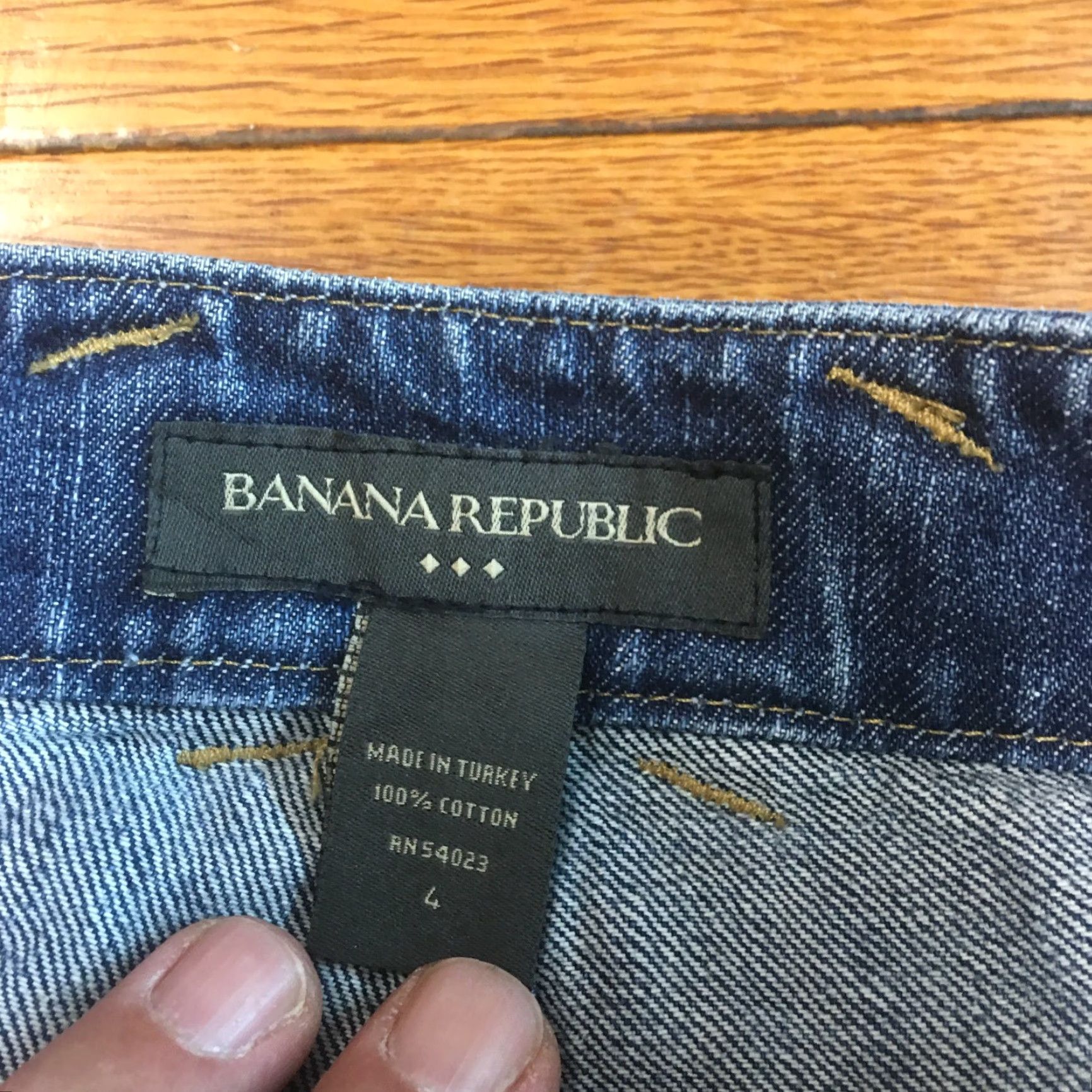 Banana Republic Banana Republic Women's Blue Denim Skimmer Capri Shorts Size 4, Regular Fit, Button Fly Size 27" / US 4 / IT 40 - 5 Thumbnail