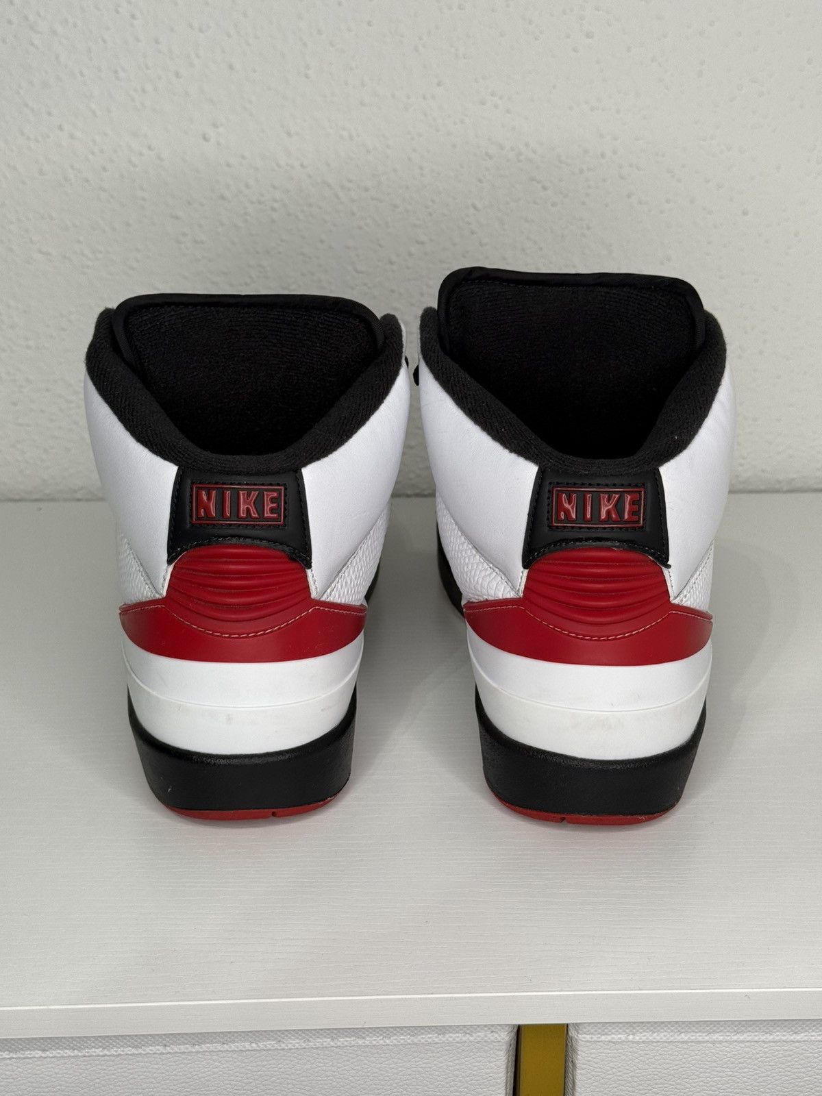 Jordan Brand Jordan 2 Retro Chicago Size US 10 / EU 43 - 3 Thumbnail