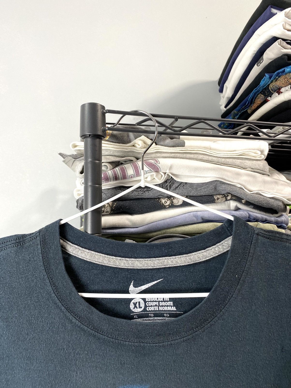 Nike Vintage Faded Nike T Shirt Abstract Ball Travis Scott Style Size US XL / EU 56 / 4 - 5 Thumbnail