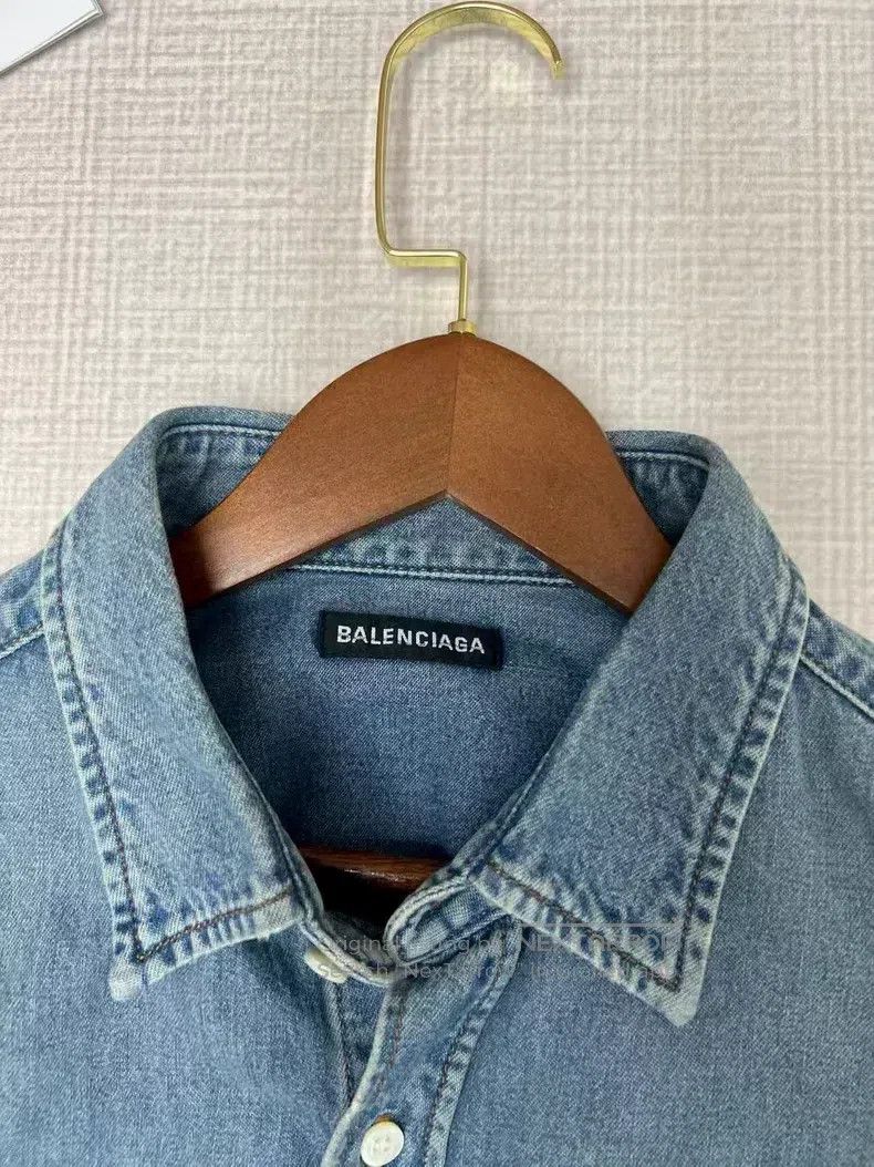 Balenciaga Balenciaga size 39 Embroidered Logo Denim Shirt Jacket Size US S / EU 44-46 / 1 - 3 Thumbnail