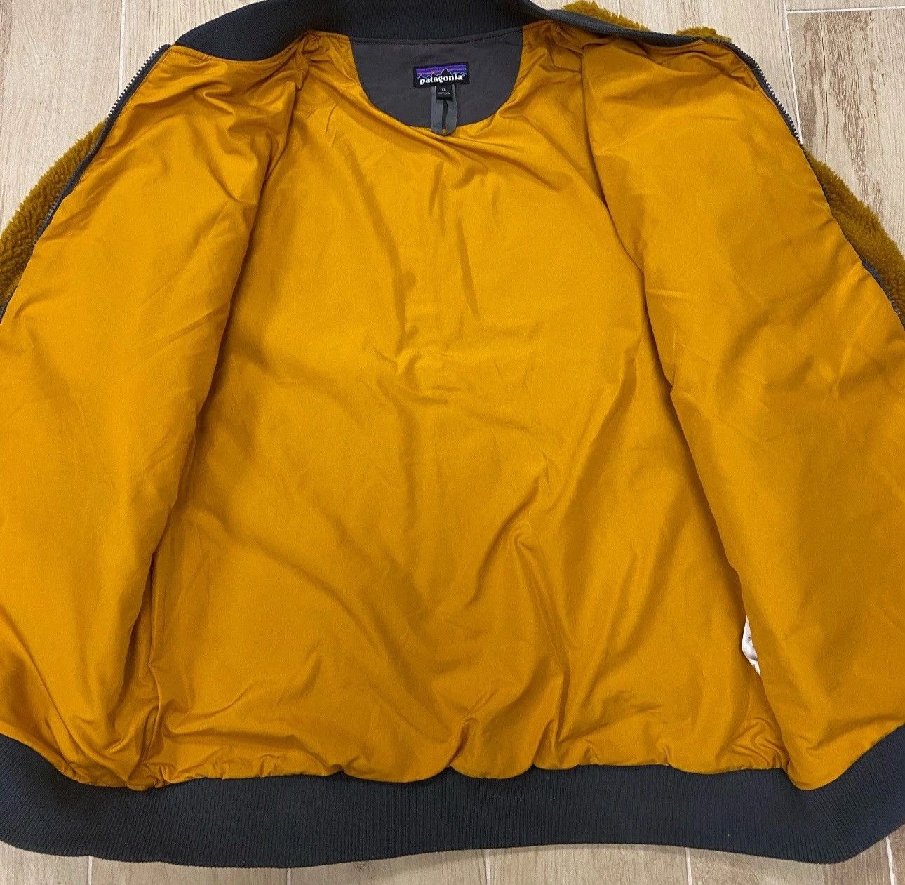 Patagonia Patagonia Classic Retro-X Bomber Jacket Fleece Wren Gold Size US XL / EU 56 / 4 - 4 Thumbnail
