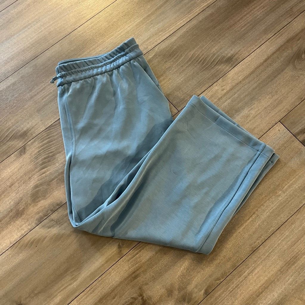 Lululemon Lululemon Light Blue Soft Stream Cropped Wide Leg Pants Wome Size 36" / US 14 / IT 50 - 1 Thumbnail