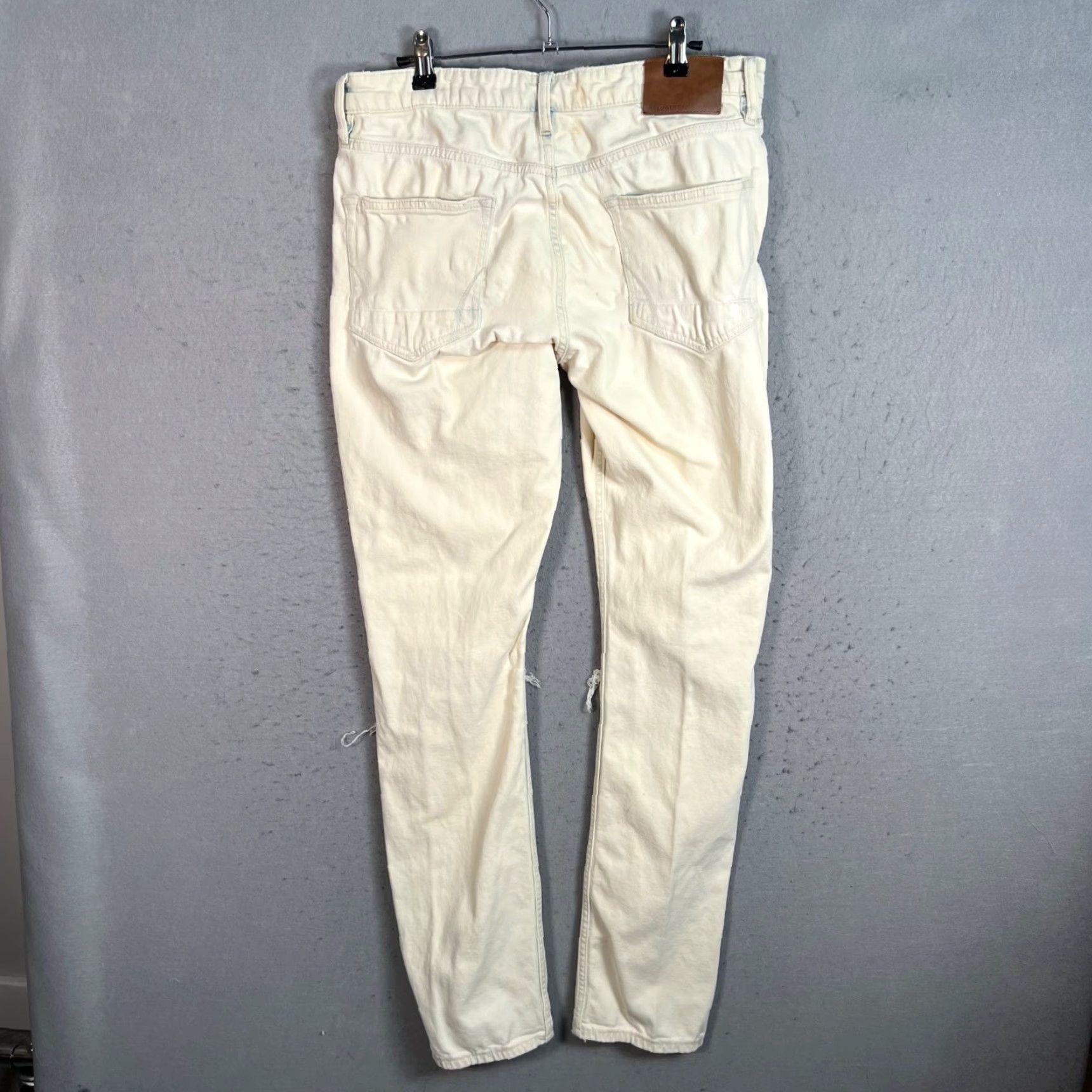 Allsaints AllSaints Jeans Slim Distressed White Denim 30 Mens 5-Pocket Rise Mid 10-12 Inseam 32 Regular Vintage No Pattern Solid Cotton Blend Shirt? Size US 30 / EU 46 - 2 Thumbnail