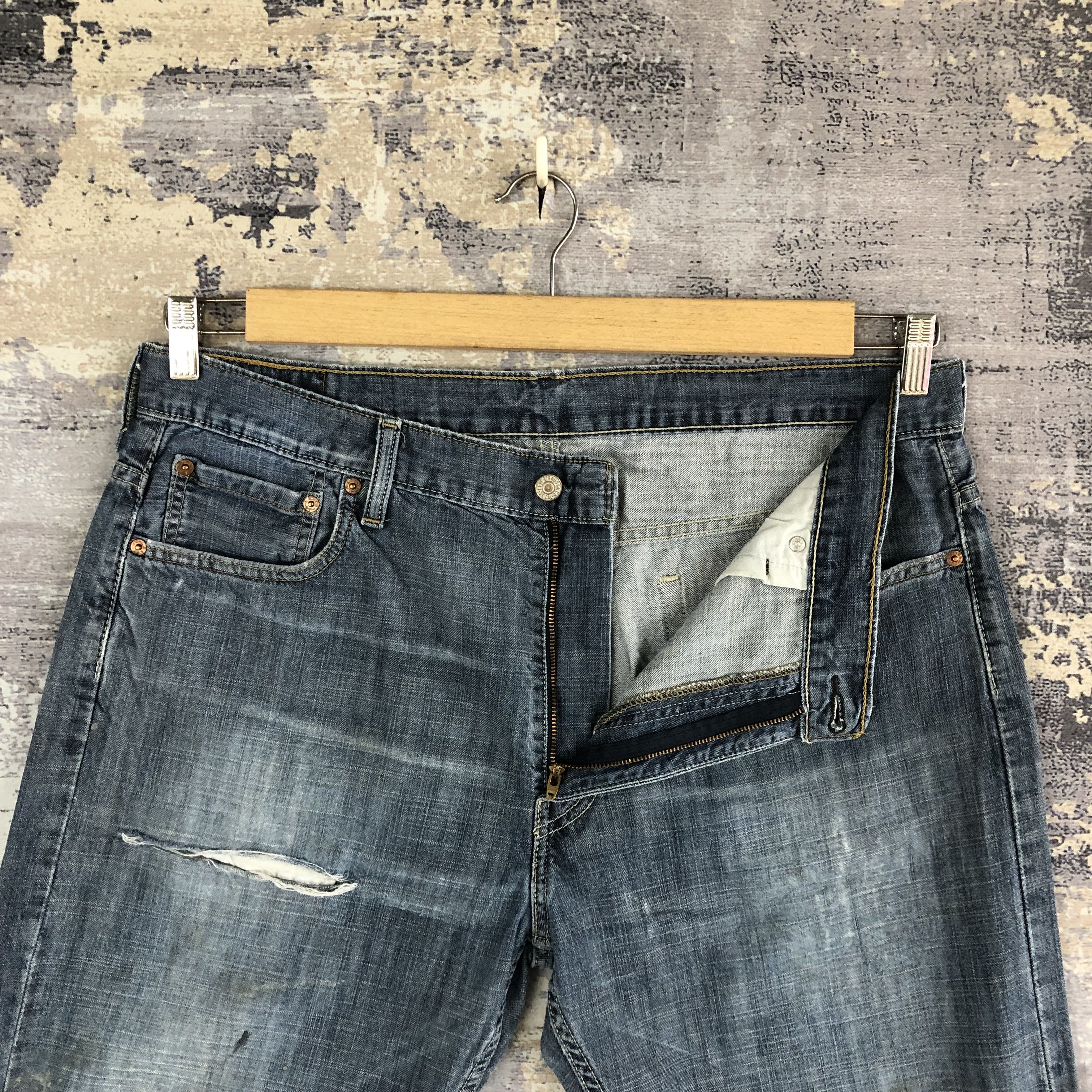 Levi's Vintage Y2K Levis Distressed Faded Jeans Levi's Ripped Denim Size US 38 / EU 54 - 6 Thumbnail