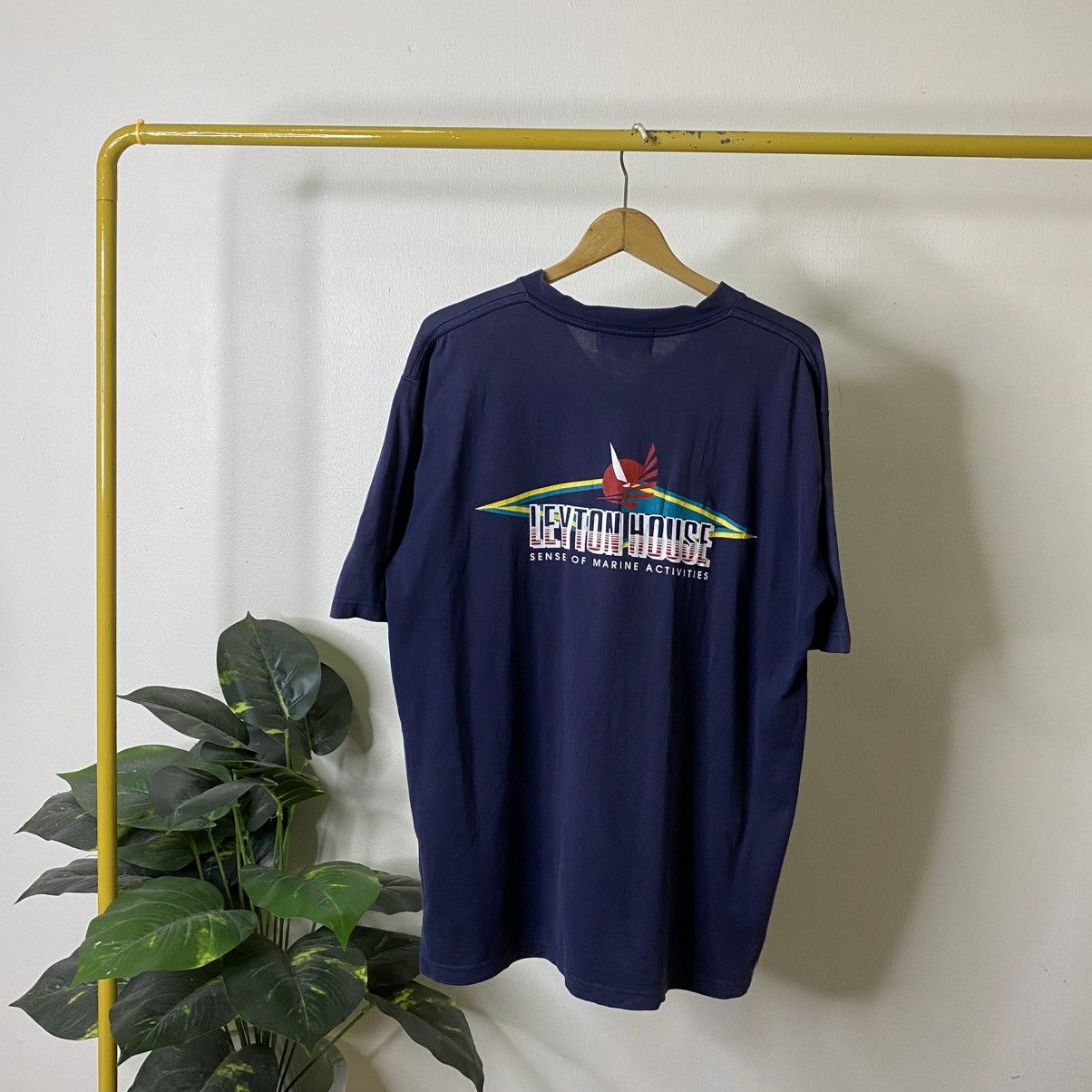 Vintage Vintage 1990s Leyton House Racing Team T Shirt Size US XL / EU 56 / 4 - 1 Thumbnail