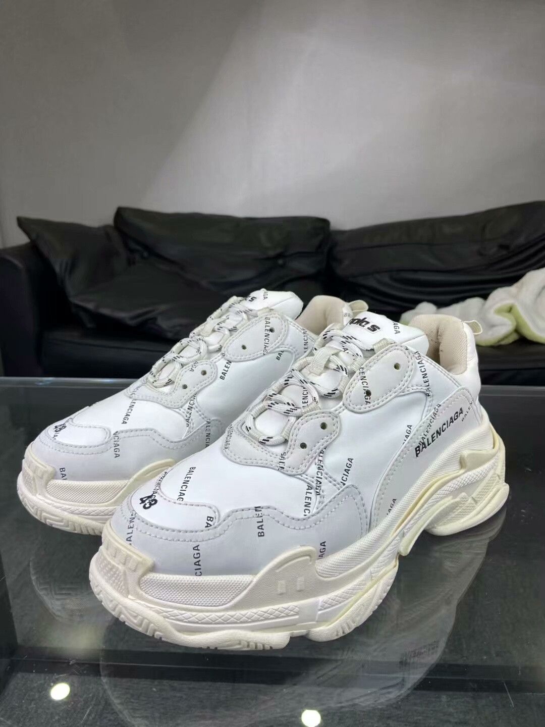 Balenciaga Balenciaga Lowtop Sneakers 10 Men Size US 10 / EU 43 - 1 Thumbnail