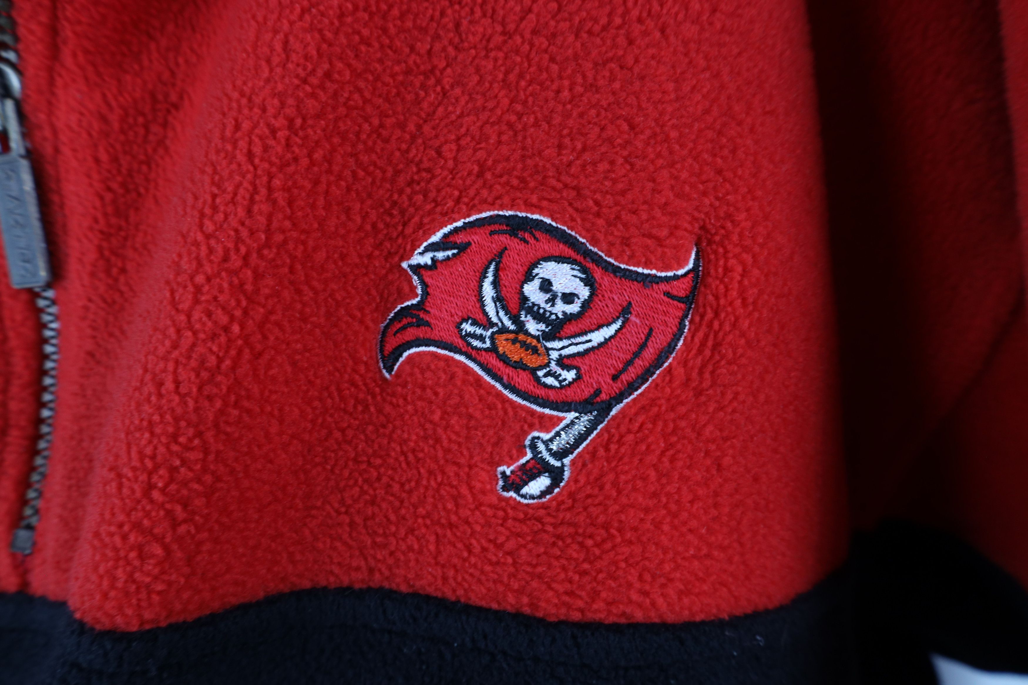 Starter × Vintage Vintage 90s Starter Buccaneers Football Fleece Sweater Size US L / EU 52-54 / 3 - 4 Thumbnail