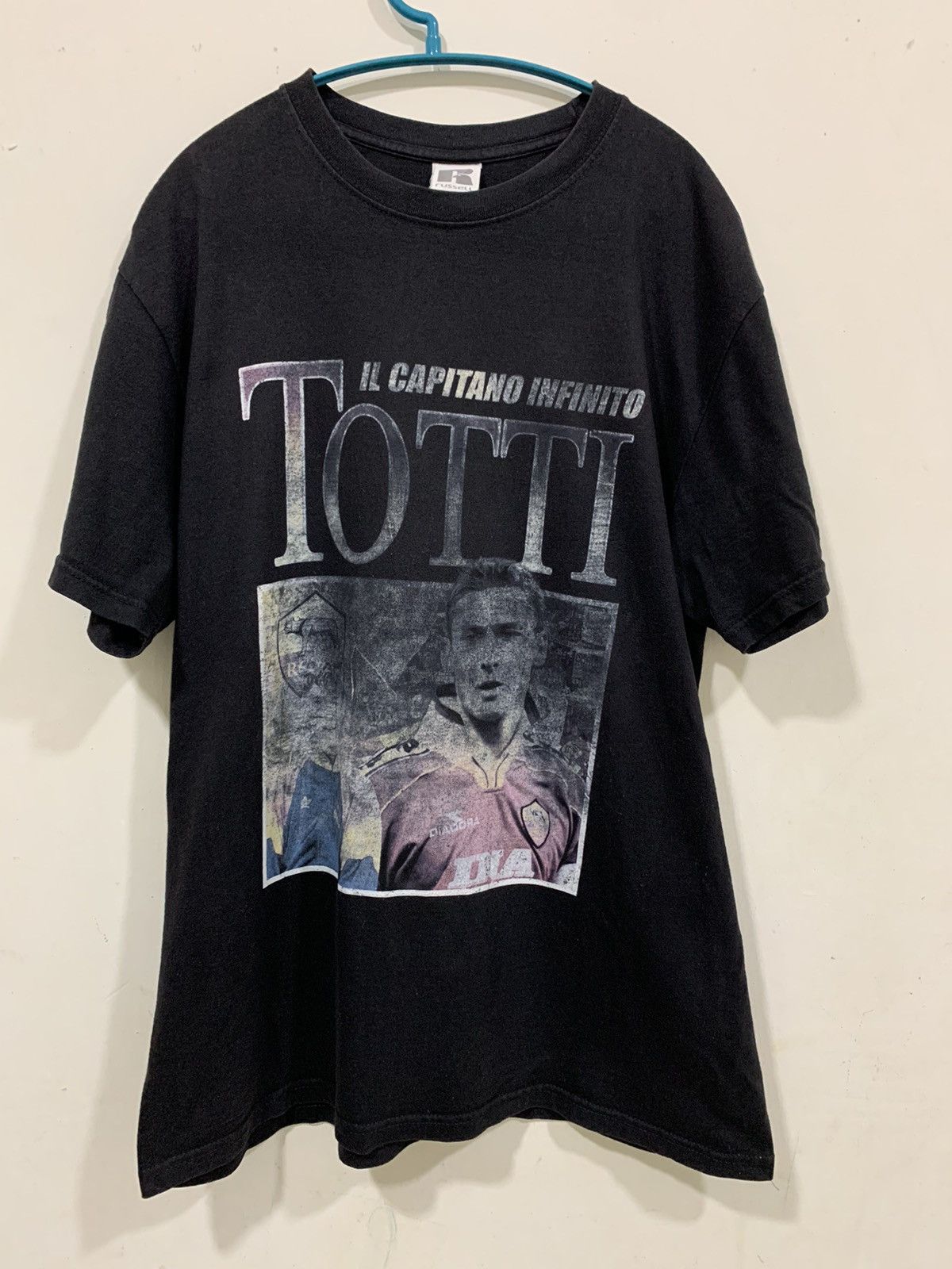 Other Y2K Russell il capitano infinito Totti Faded T Shirt Size US M / EU 48-50 / 2 - 1 Thumbnail
