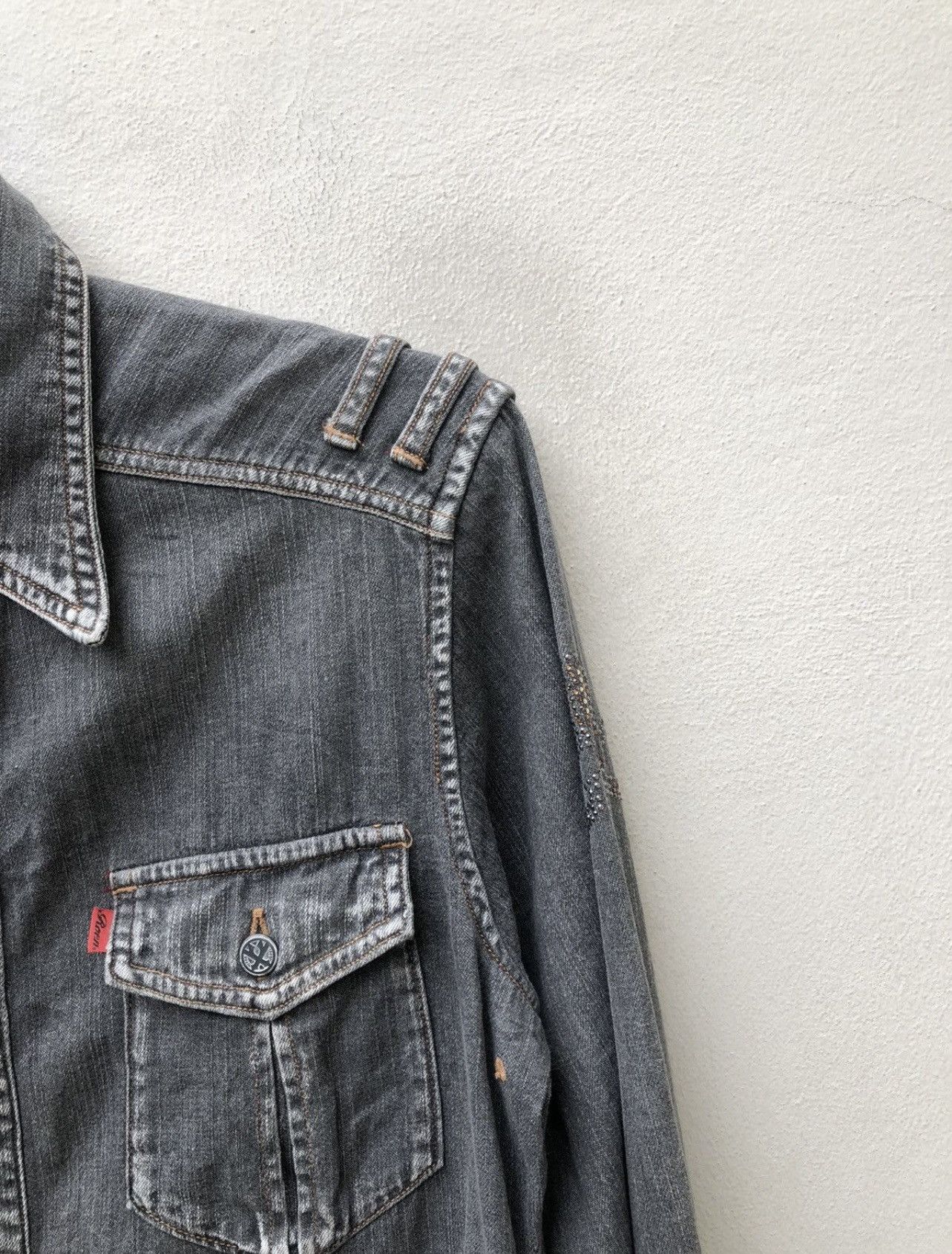 Mastermind Japan Vintage Roen Japan Skull Bones Fade Denim Western Shirt Size US S / EU 44-46 / 1 - 8 Thumbnail