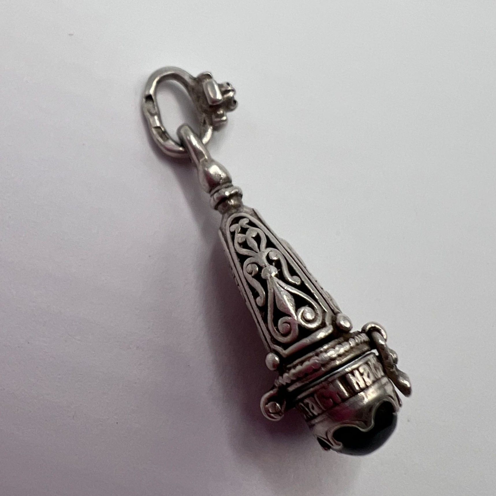 Sterling Silver Vintage Sterling Silver 925 Pendant Virgin Mary and Child Size ONE SIZE - 2 Thumbnail