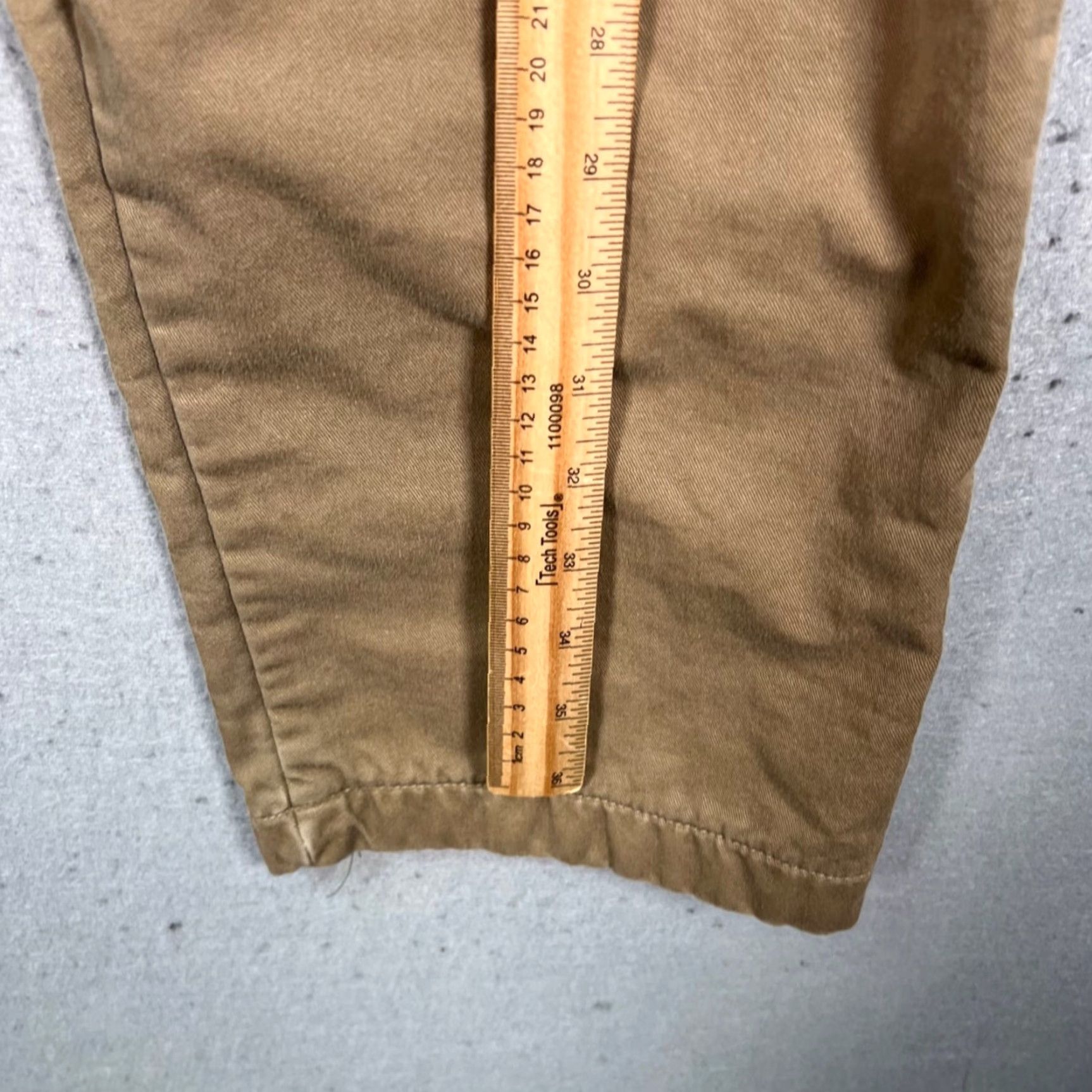 Vintage L.L. Bean Mens Pants Chino Flat Front Lined Fleece Beige Khaki Cotton 30x27 Regular Vintage No (Mens, 30, 27) Size US 30 / EU 46 - 7 Thumbnail