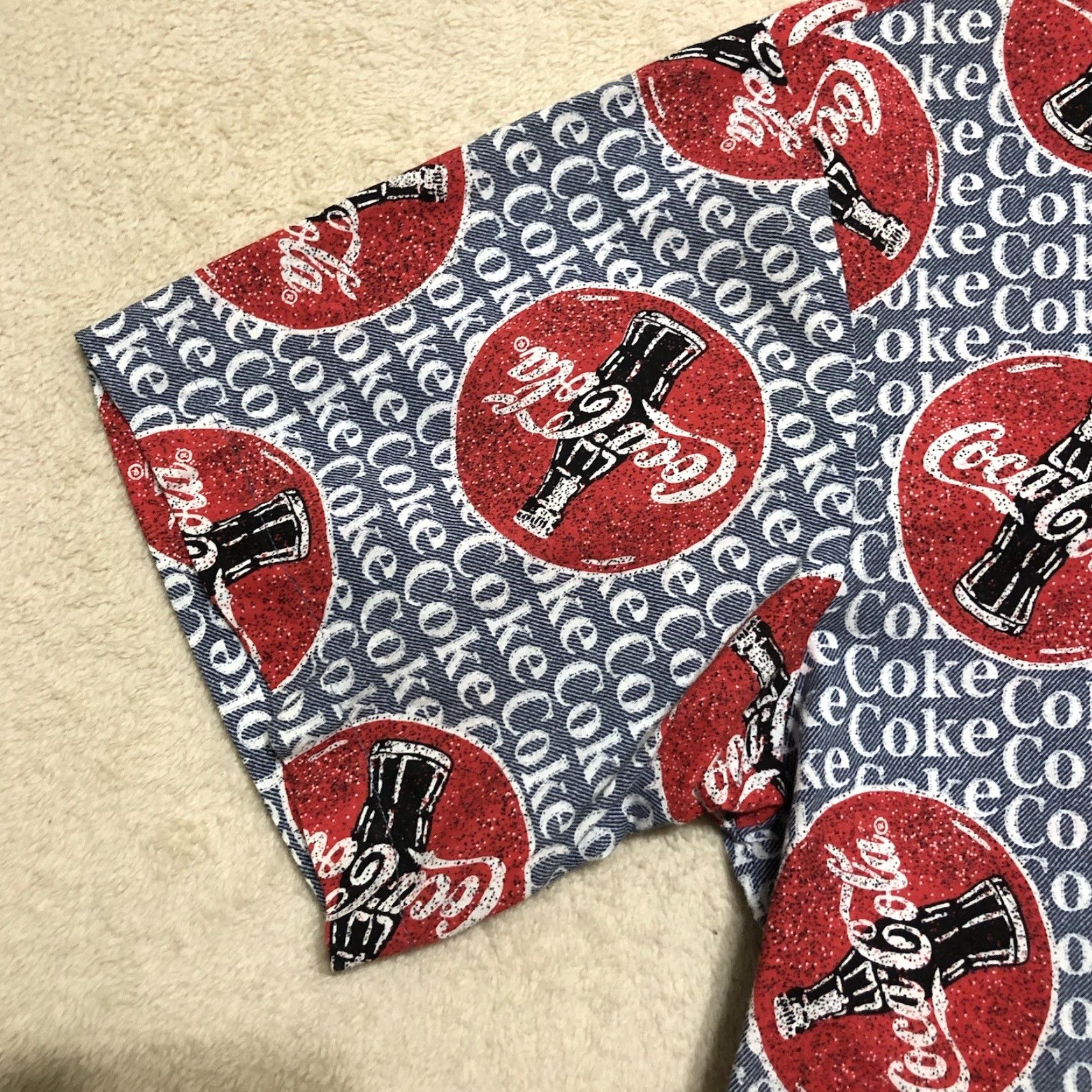 Vintage Coca Cola All Over Print Mens Button Up Shirt Size XL Red Coke Bottles Size US XL / EU 56 / 4 - 4 Thumbnail