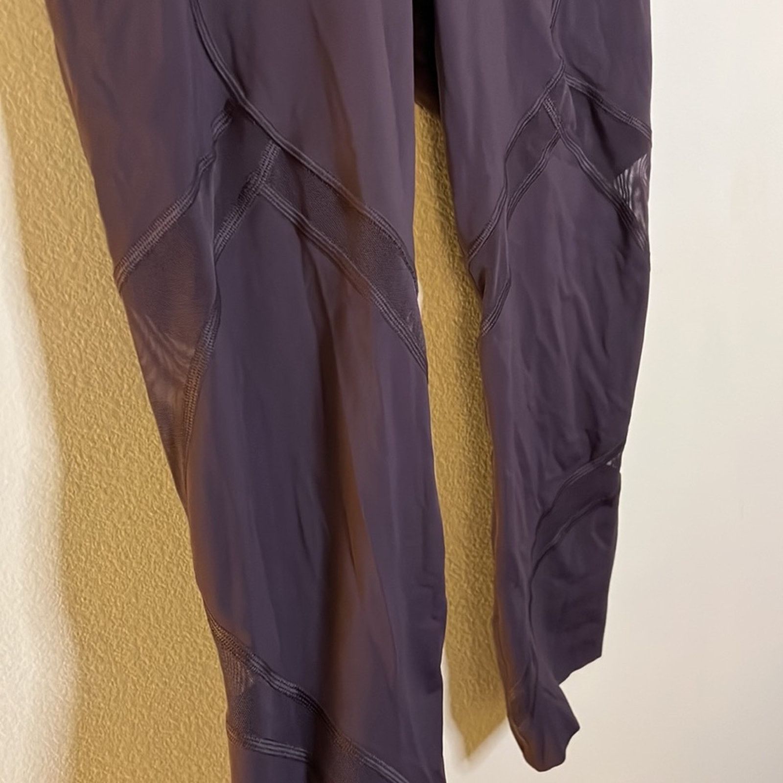Lululemon lululemon On Pace Crop 21” Leggings in Vintage Grape Size 4 Size 27" / US 4 / IT 40 - 5 Thumbnail