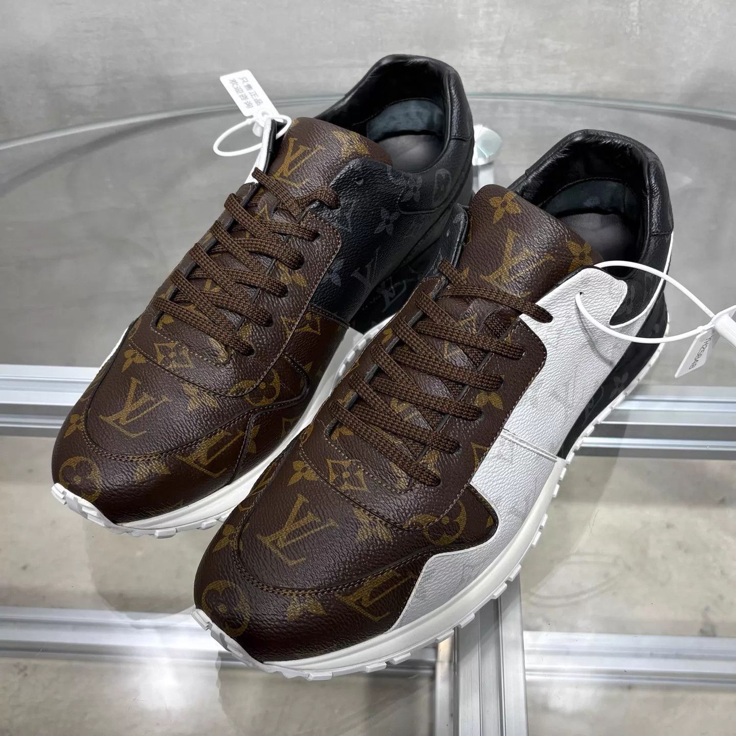 Louis Vuitton LV Run Away Monogram White Brown UK9.5 43.5 Shoes Size US 10.5 / EU 43-44 - 2 Thumbnail