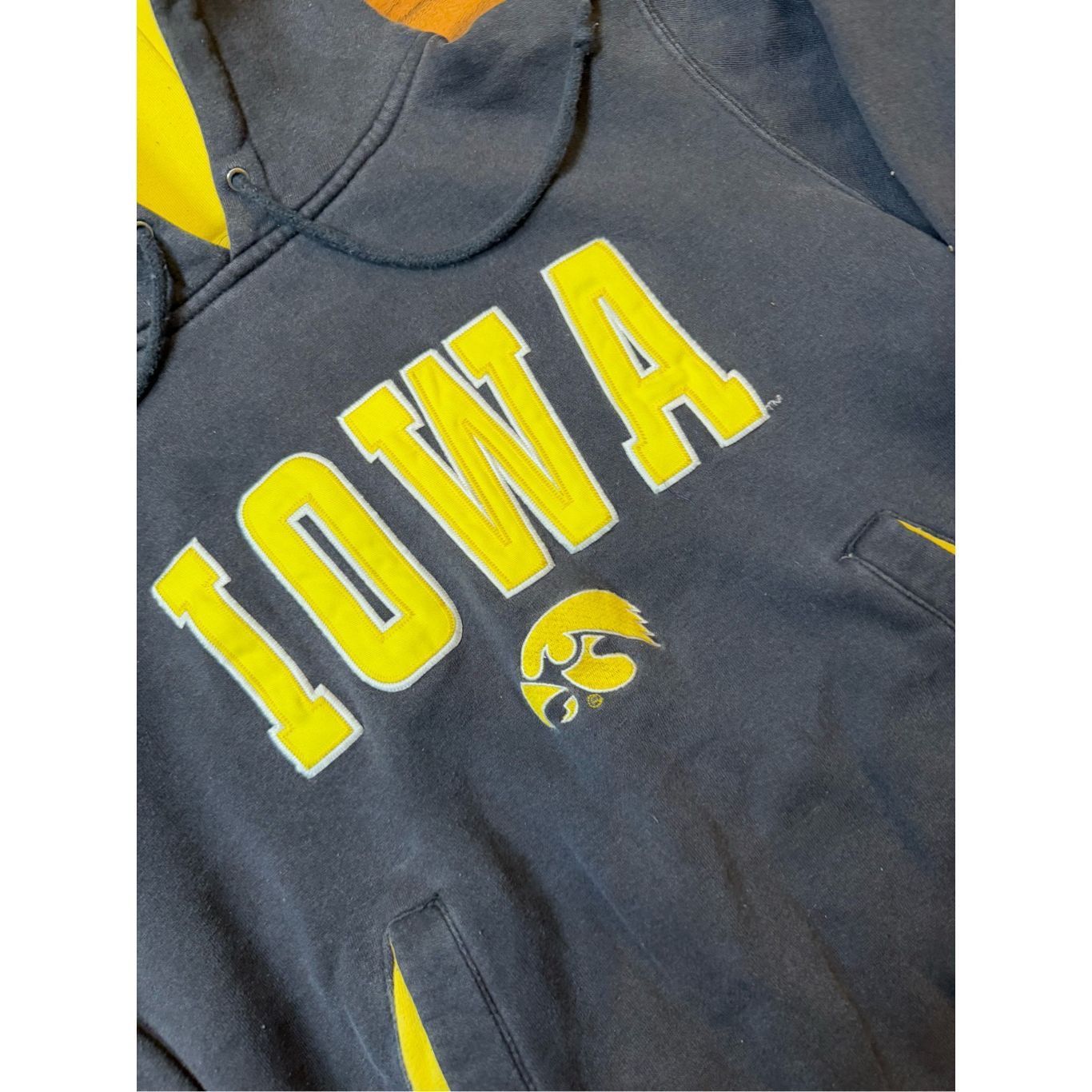 Vintage Size S - Y2K embroidered BLACK YELLOW men’s Iowa Hawkeyes sw Size US M / EU 48-50 / 2 - 2 Thumbnail