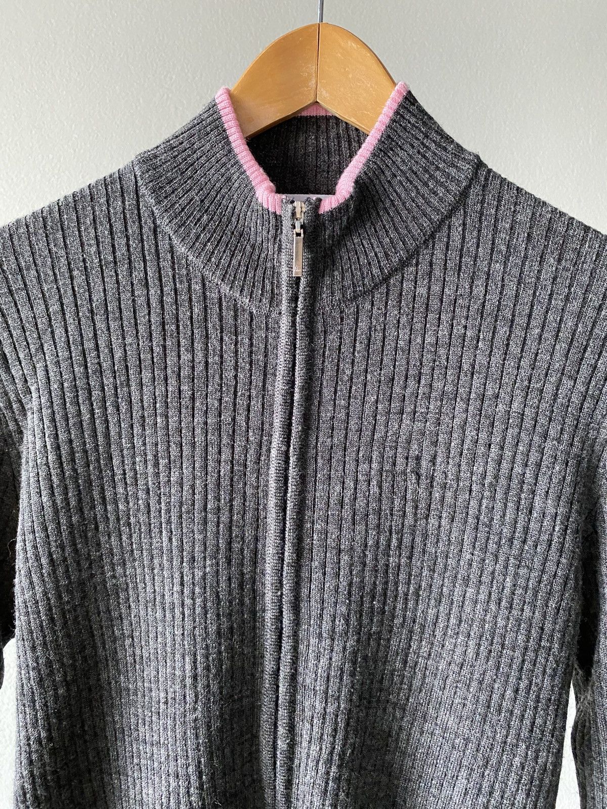 Courreges Courrèges Charcoal Ribbed Zip-Up Cardigan with Pink Trim. Size XS / US 0-2 / IT 36-38 - 3 Thumbnail