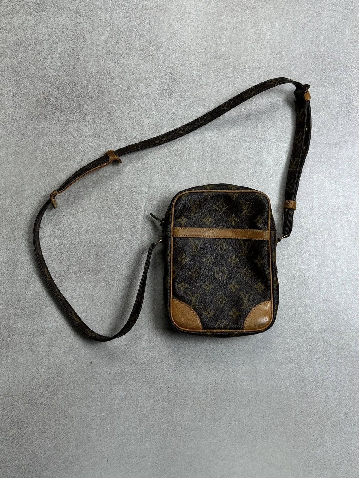 Louis Vuitton Vintage Louis Vuitton Crossbody Bag Rare Size ONE SIZE - 2 Thumbnail