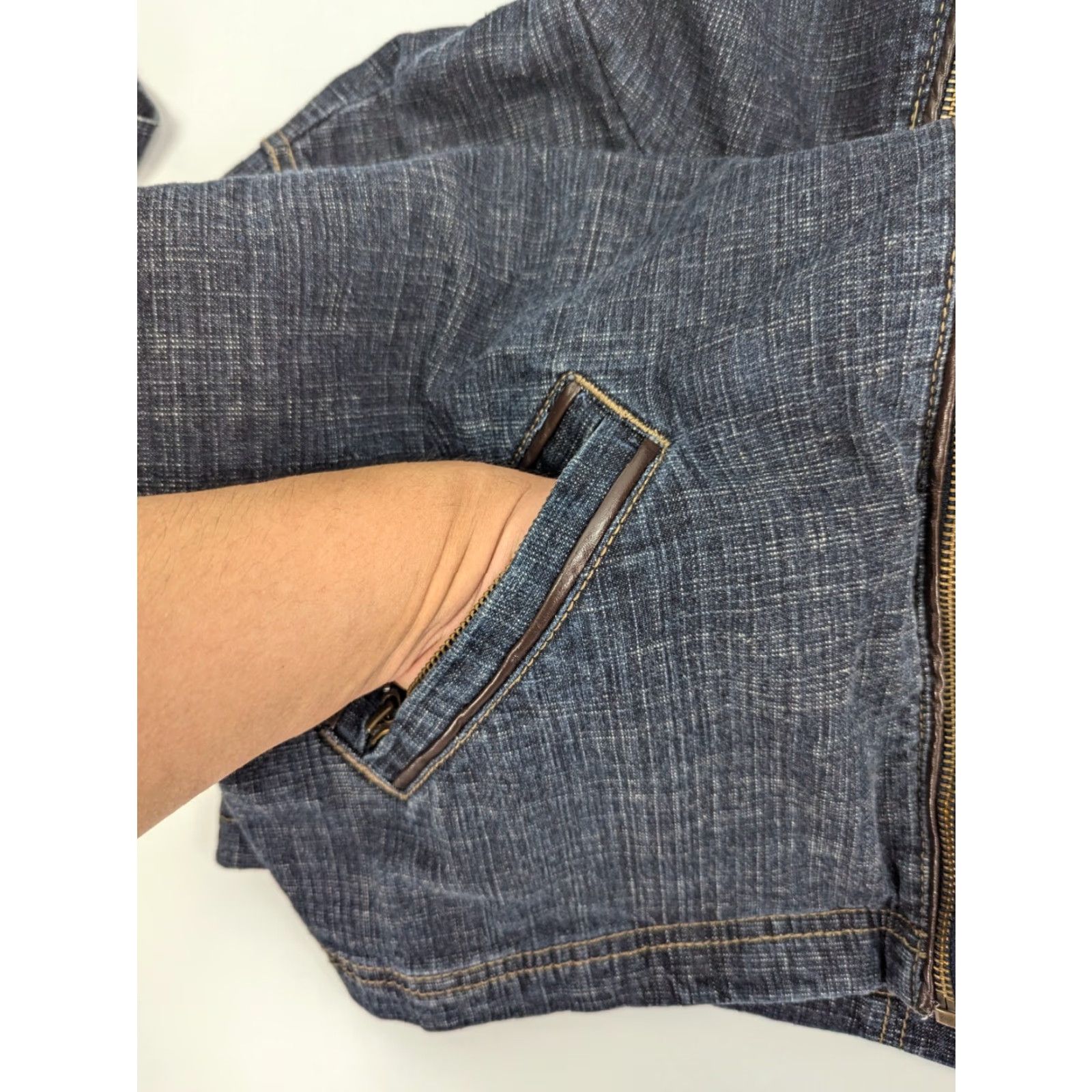 Denime Liz & Me Jean Jacket Women's 0X Denim Full Zip Blue Leather Trim Detail Plus Size Jacket Womens Shape Jacket Size 40" / US 18 - 3 Thumbnail