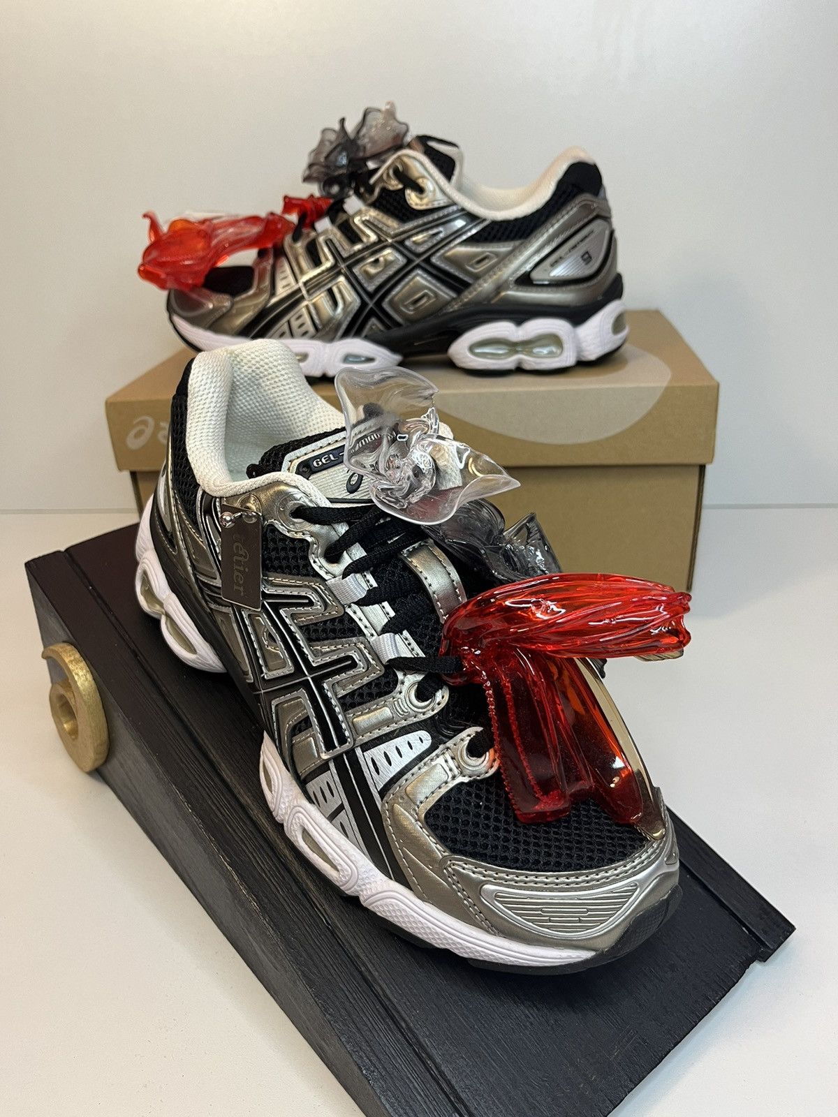 Asics Asics x Florence Tétier Gel Nimbus 9 Black Size US 7 / IT 37 - 2 Thumbnail
