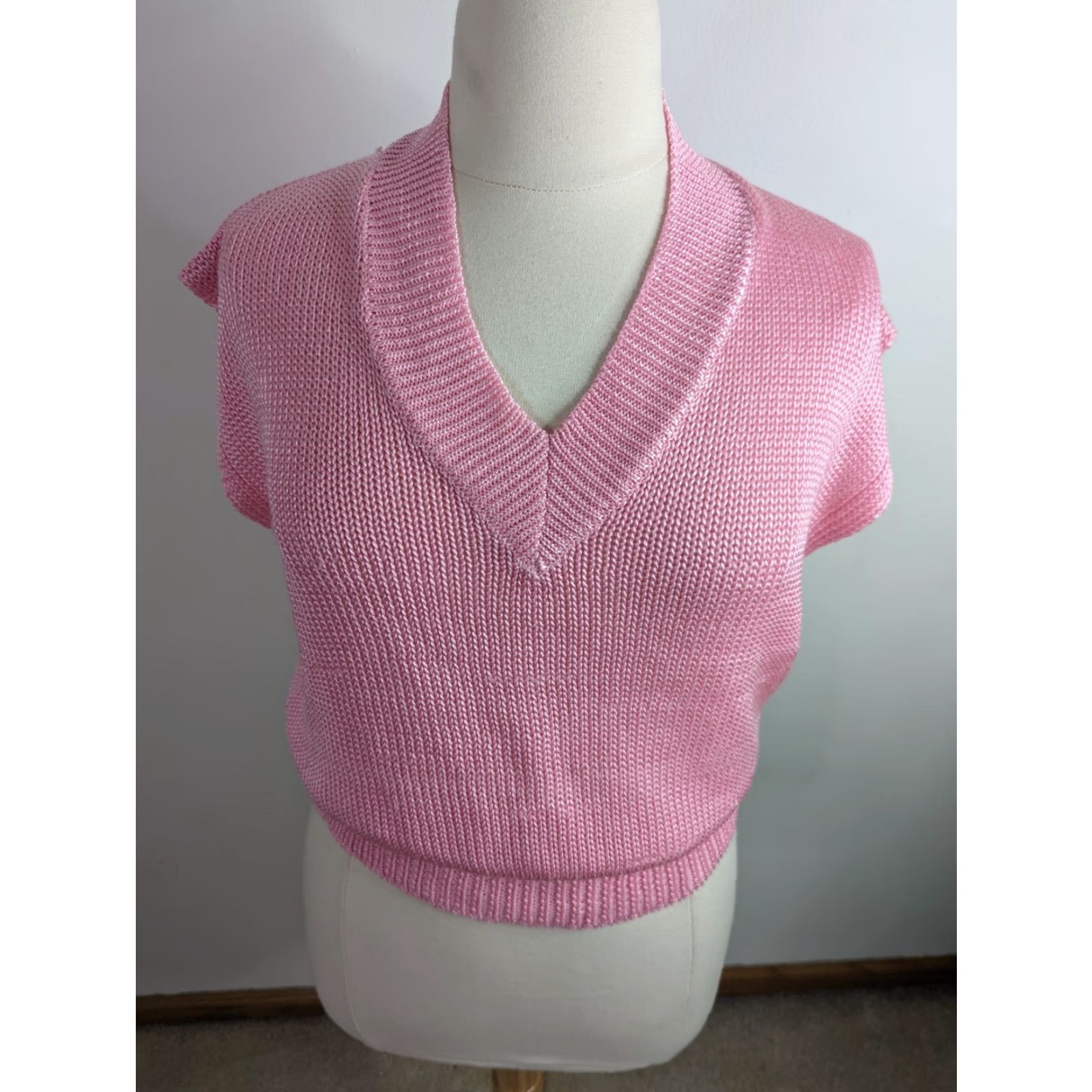 Vintage VINTAGE Pink Knit Sweater Vest V Neck Cap Sleeve Size Large 14/16 S10 Regular Women Fall Winter USA 80s Fashion Vest Mens Womens Girls Boys Size L / US 10 / IT 46 - 2 Thumbnail