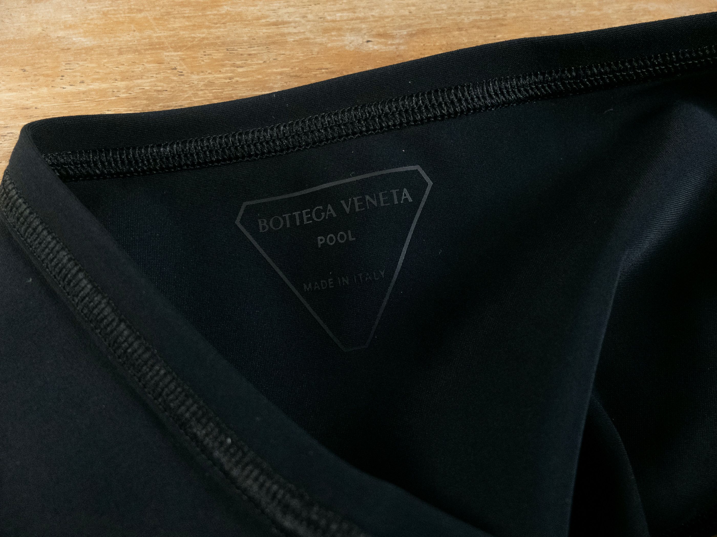 Bottega Veneta BOTTEGA VENETA black two piece one shoulder bikini swimsuit Size 28" / US 6 / IT 42 - 6 Thumbnail