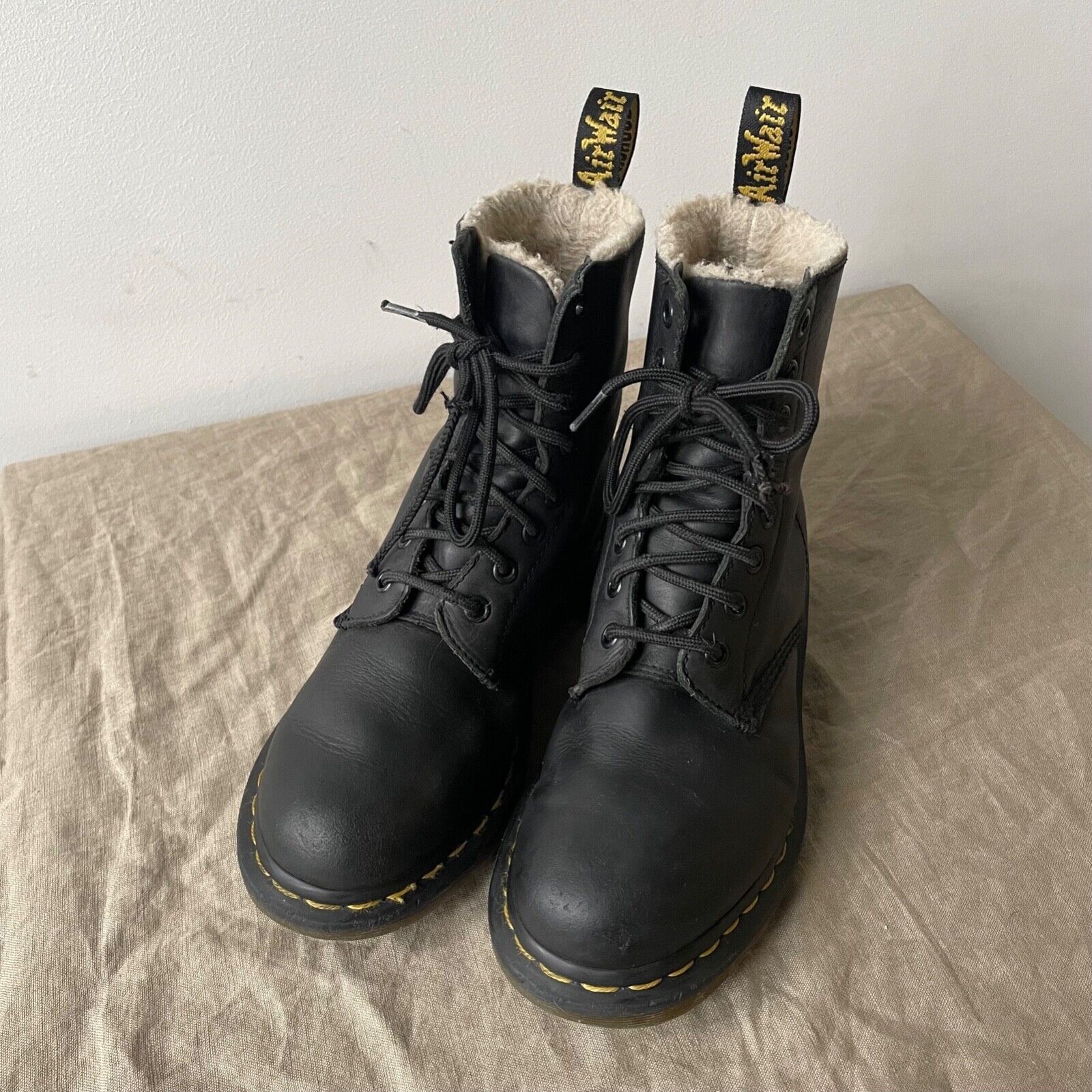 Dr. Martens Dr Martens Serena Black Sherpa Warm Lining Boots 8504AC Size US 6 / IT 36 - 8 Thumbnail
