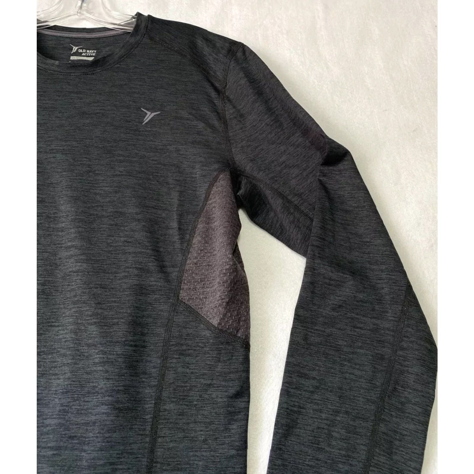 Old Navy Old Navy Active Shirt Mens Size M Go-Dry Long Sleeve Gray Two Tone / 25-21 Shirt Mens M Gray Go-Dry Two Tone Long Sleeve Active Shirt Size US M / EU 48-50 / 2 - 4 Thumbnail