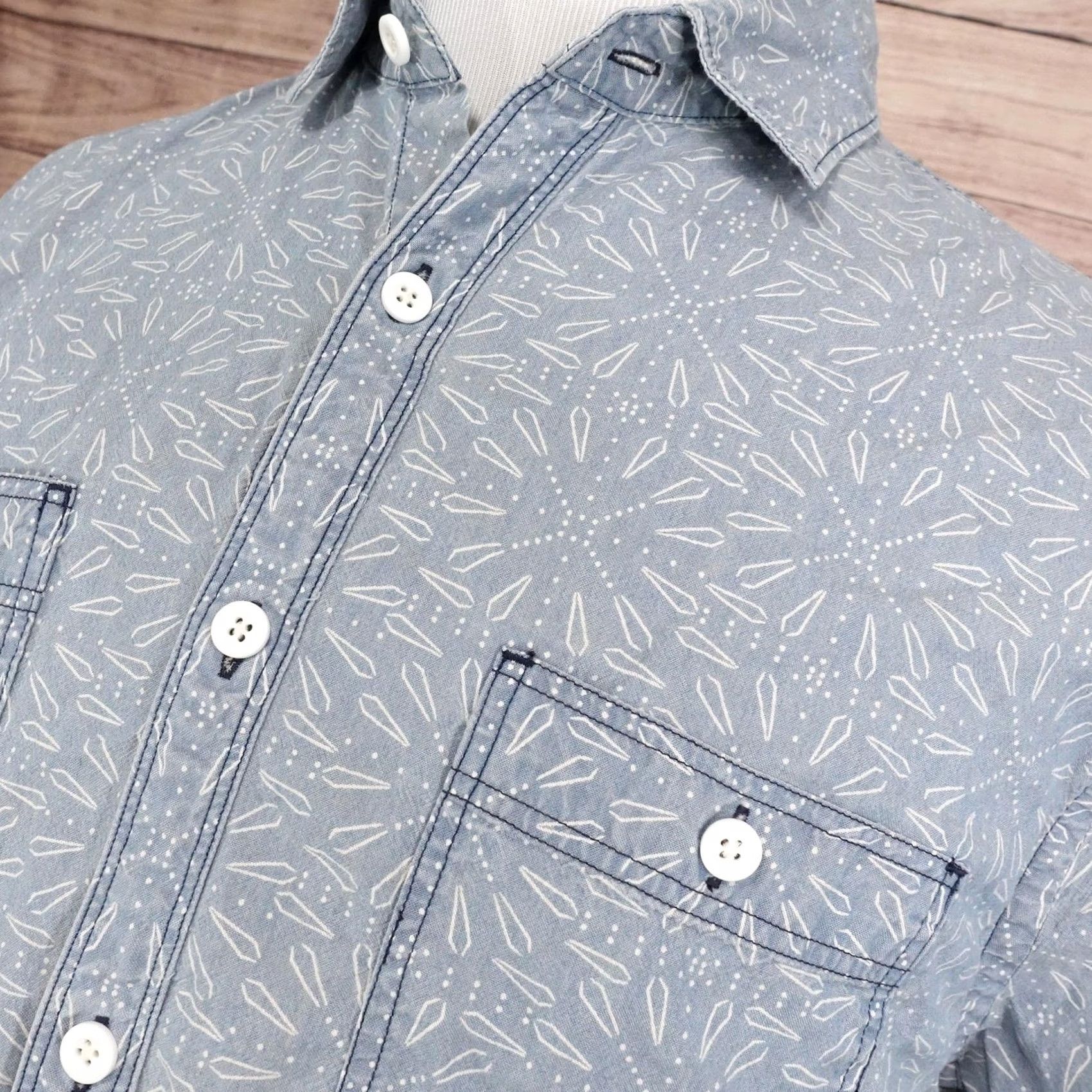 Express Express Shirt Mens XL Blue Long Sleeve Button-Up Chambray Geometric Shirt Size US XL / EU 56 / 4 - 2 Thumbnail