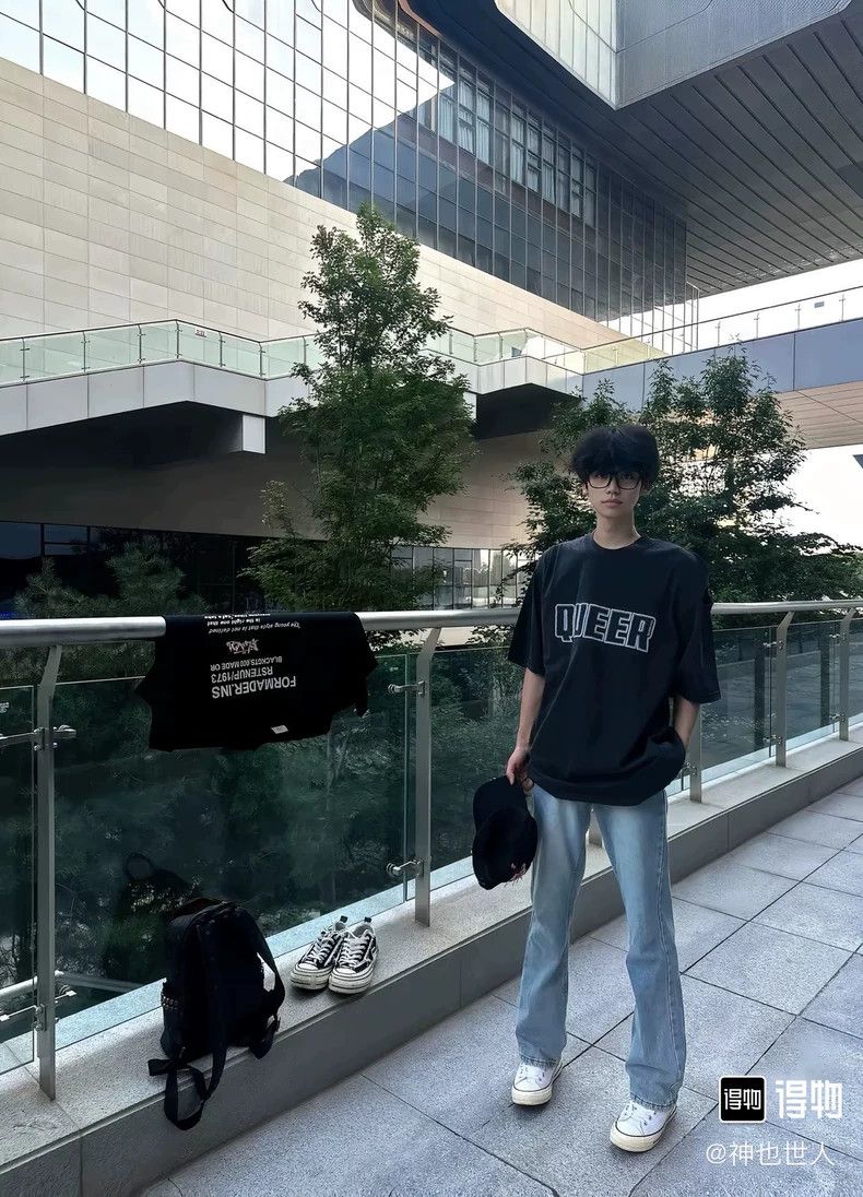 Balenciaga Balenciaga Queer Typo Boxy Fit QUEER Embroidered Destroyed Size US S / EU 44-46 / 1 - 6 Thumbnail