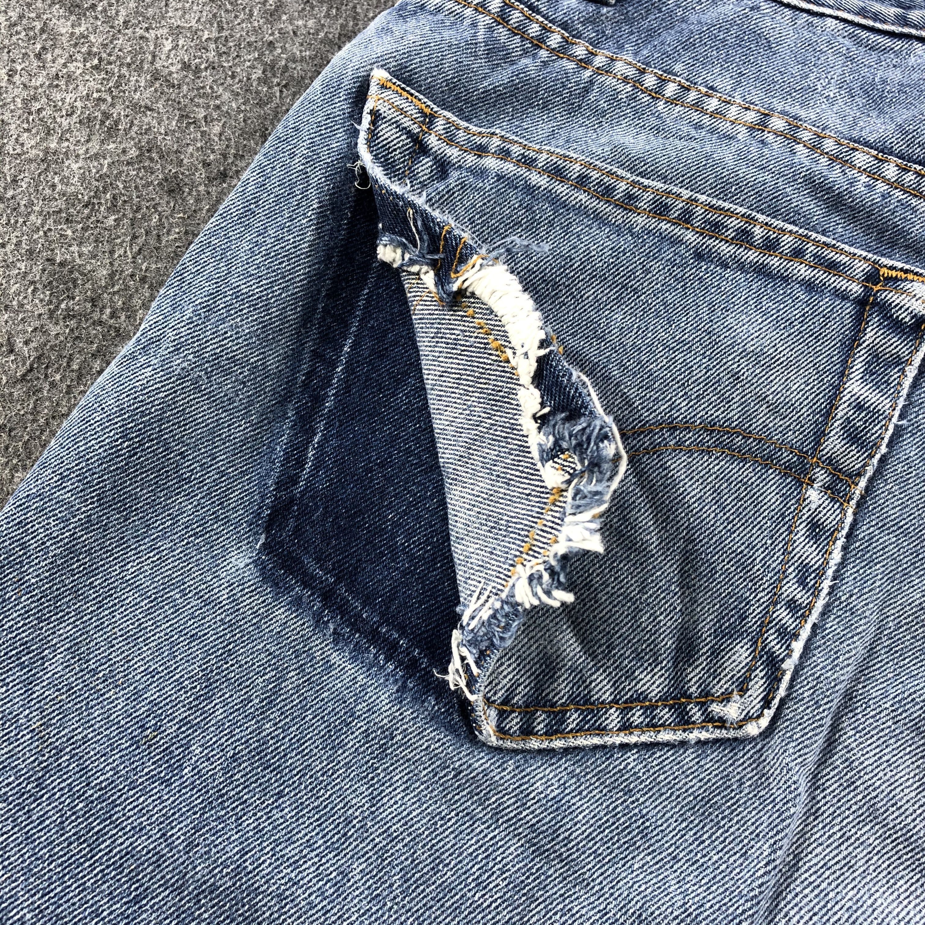 Levi's Vintage 90s Levis 560 Light Wash Jeans-J1290 Size US 30 / EU 46 - 8 Thumbnail