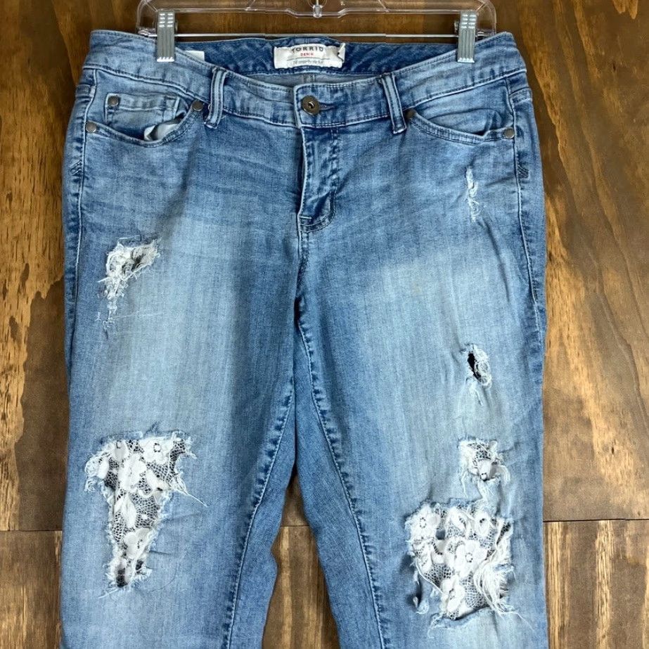 Torrid Torrid Jeans Blue Denim Distressed Mid Rise Boyfriend Ankle Stretch 10 Women Casual 5-Pocket Jeans Mens Womens Girls Size 24" / US 00 / IT 34 - 2 Thumbnail