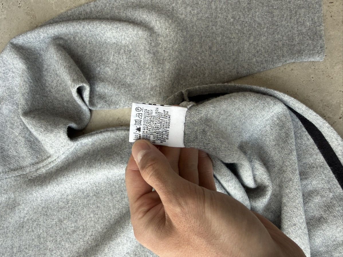 Lyle & Scott Lyle & Scott V-Neck Sweater – Grey Size US M / EU 48-50 / 2 - 7 Thumbnail