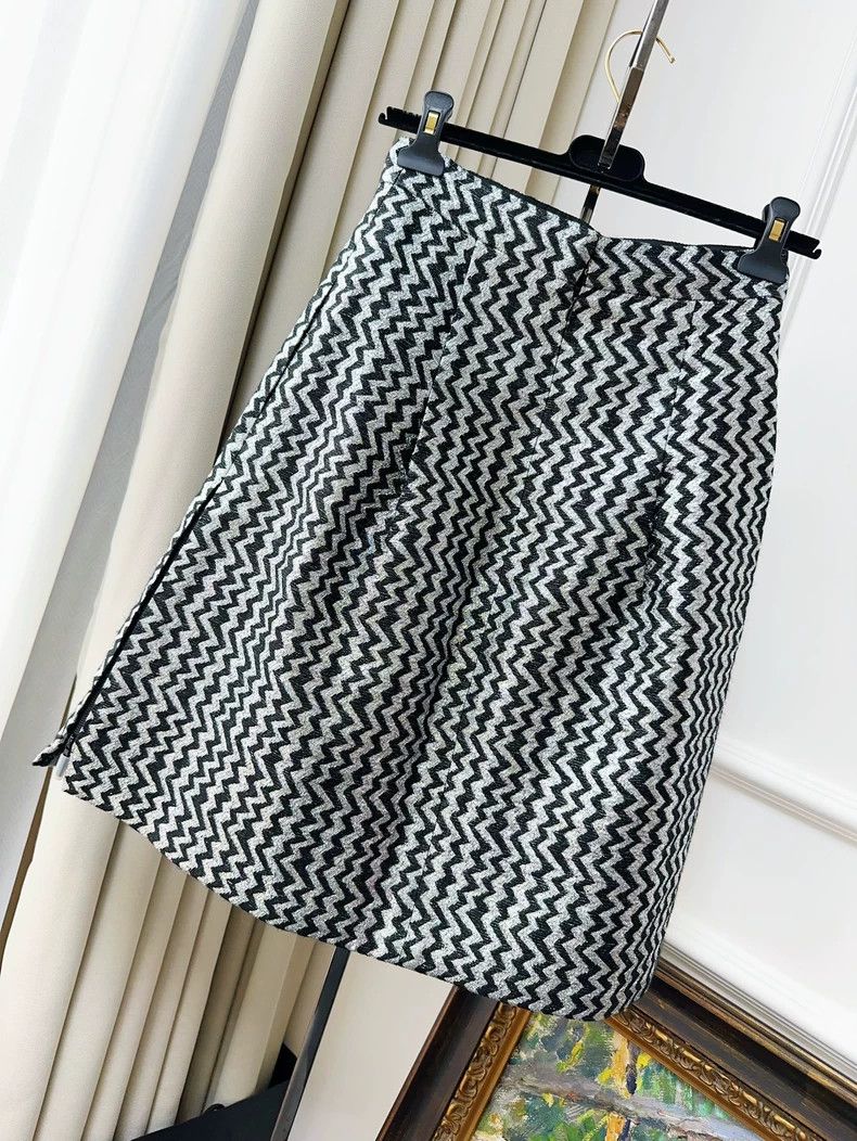Chanel Chanel 16k silver black wavy skirt Size 24" / US 00 / IT 34 - 2 Thumbnail