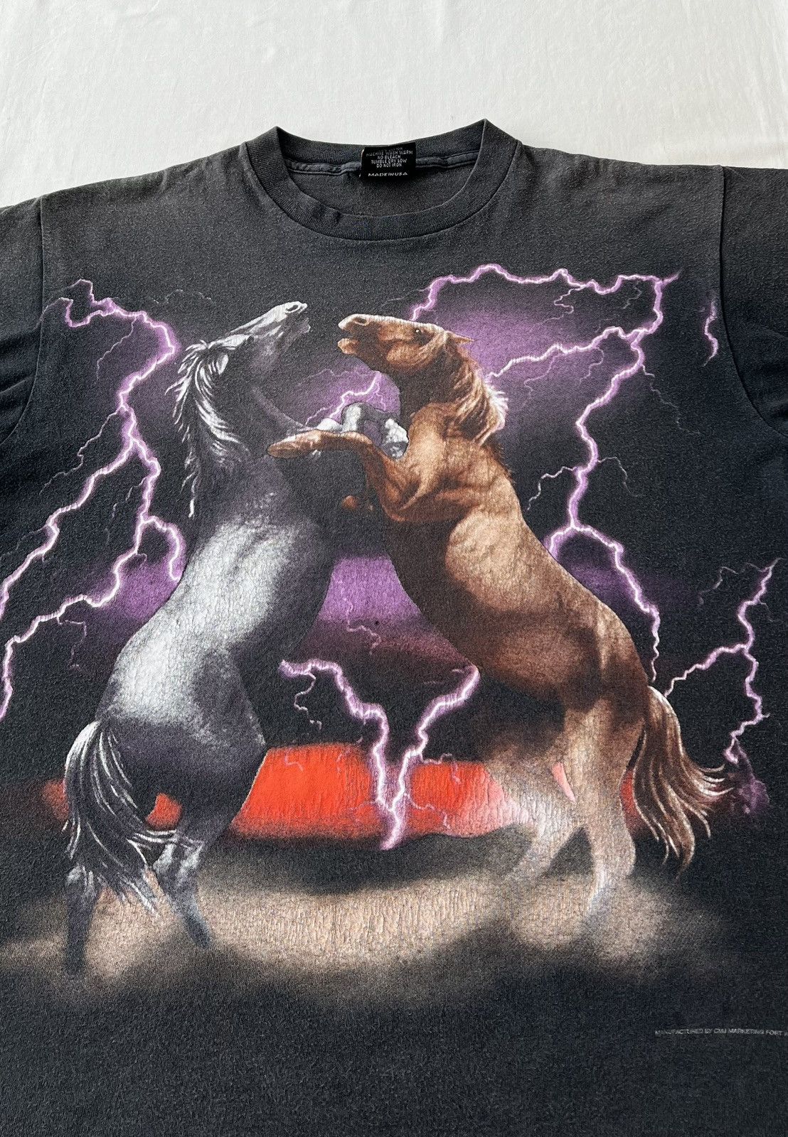 Vintage Vintage 1993 3D Emblem Horses Fighting Lightning T-shirt Size US L / EU 52-54 / 3 - 5 Thumbnail
