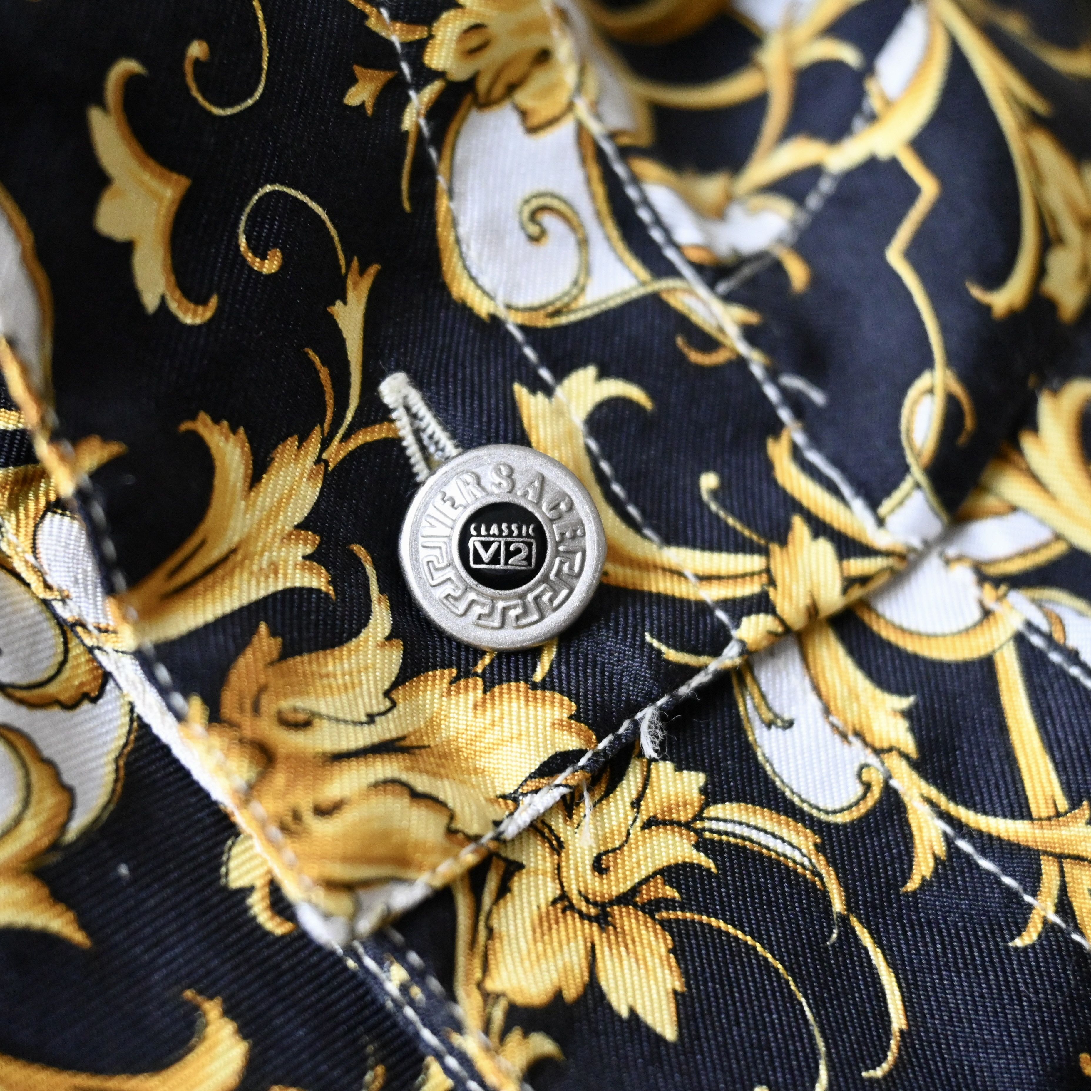 Versace VTG 1990s VERSACE CLASSIC V2 silk shirt made in Spain Size US XL / EU 56 / 4 - 20 Thumbnail