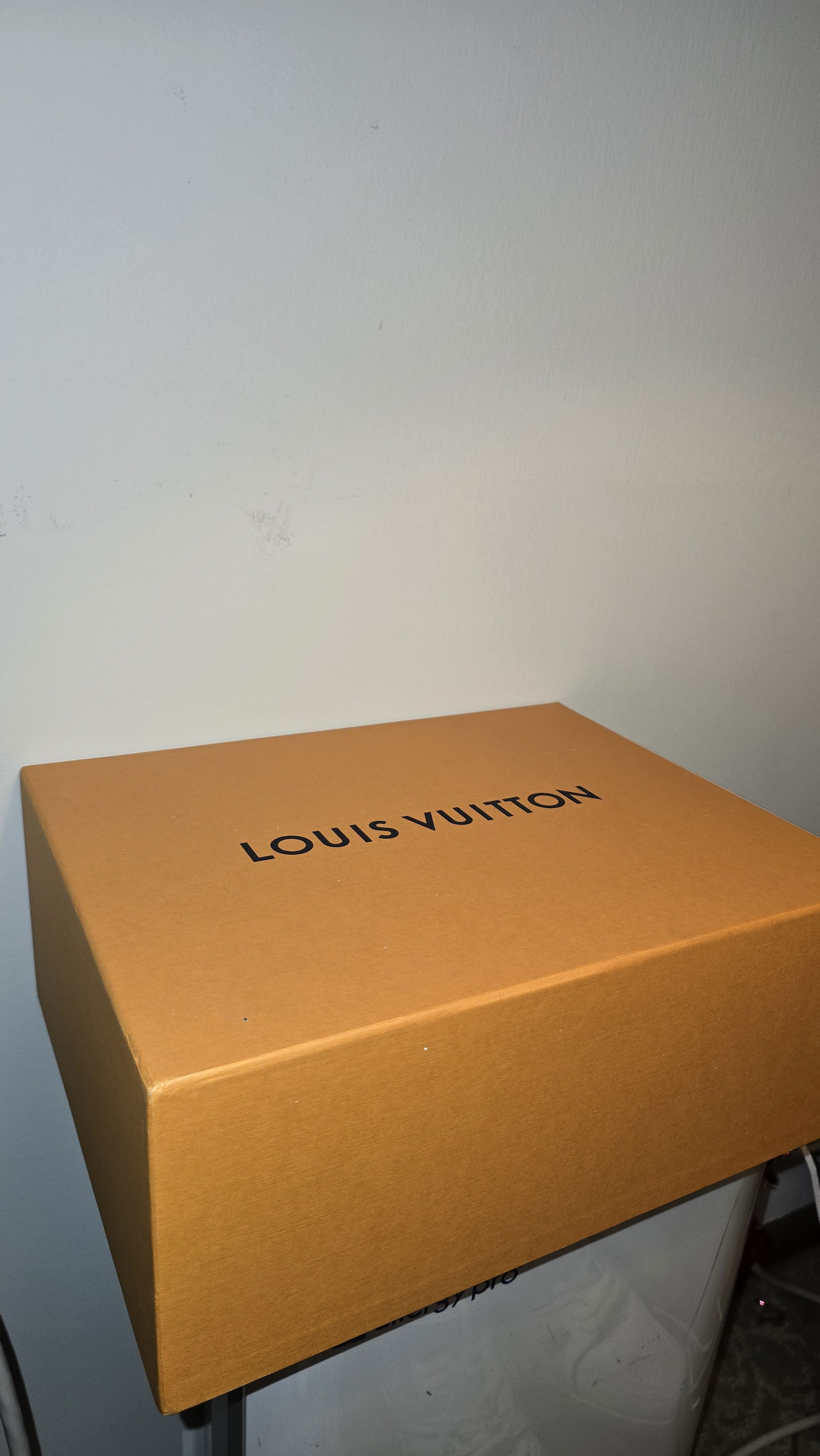 Louis Vuitton 100% Auth Louis Vuitton Trainer Hi-Top Blue/Wh - Size 10 LV Size US 11 / EU 44 - 13 Thumbnail