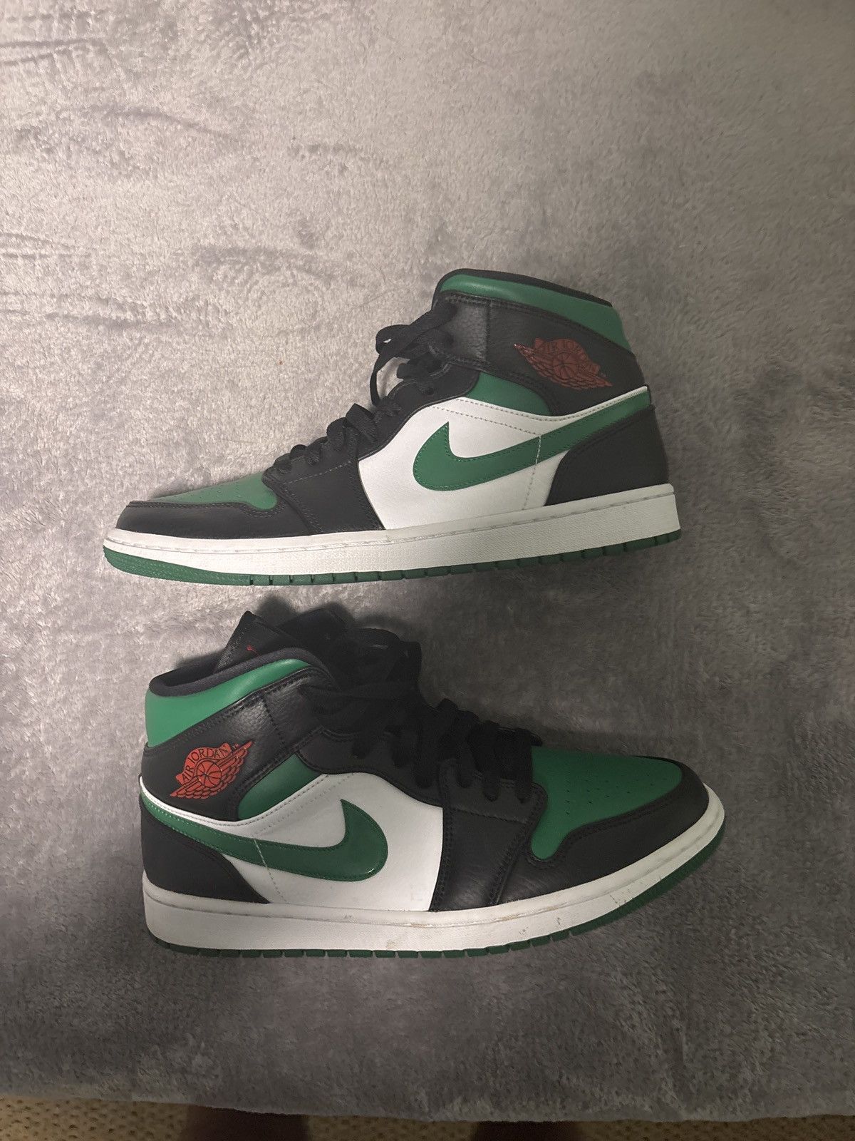 Jordan 1 mid Pine Greens