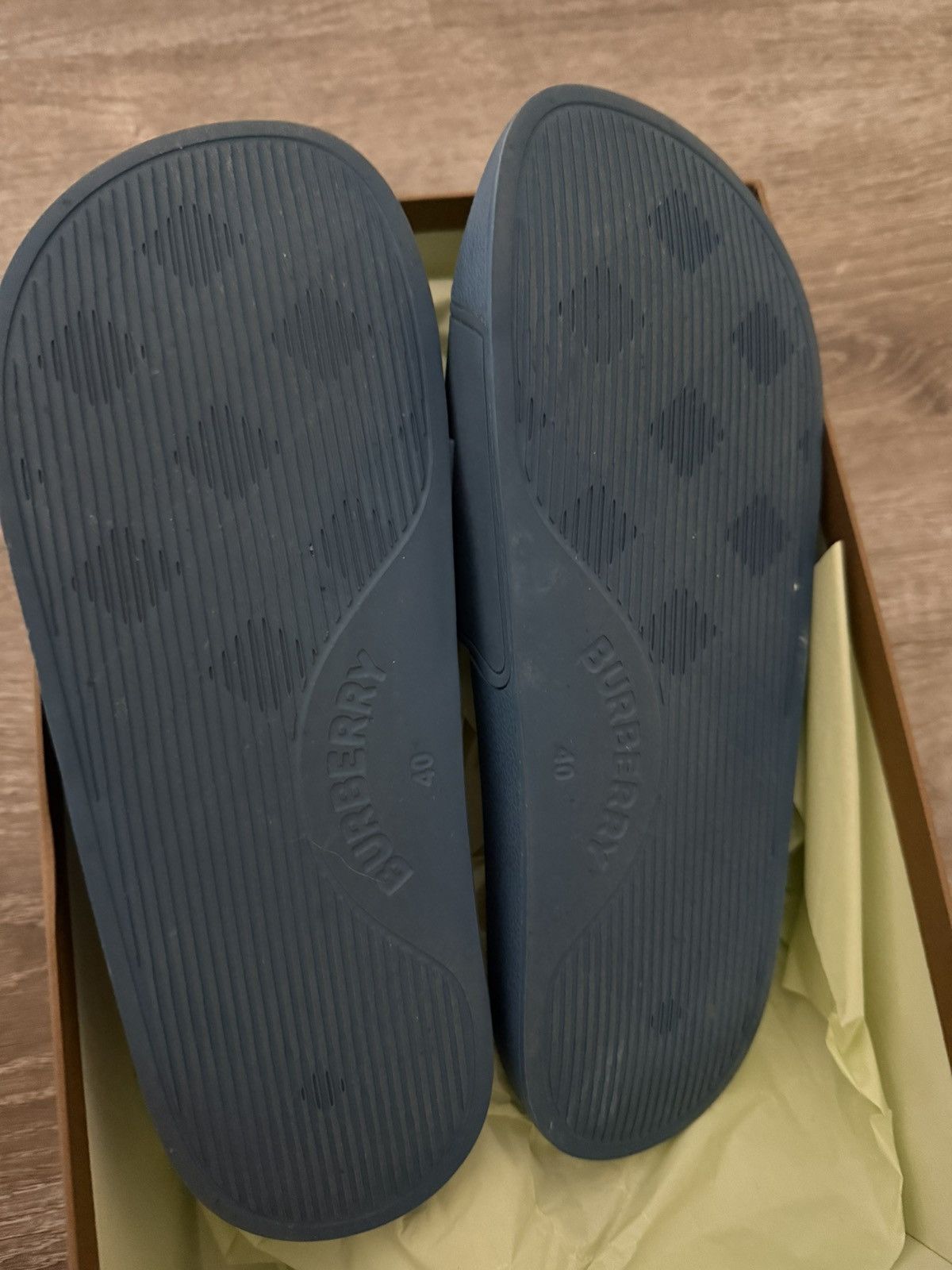 Burberry Burberry Slides sz 7.5 Size US 7.5 / EU 40-41 - 2 Thumbnail