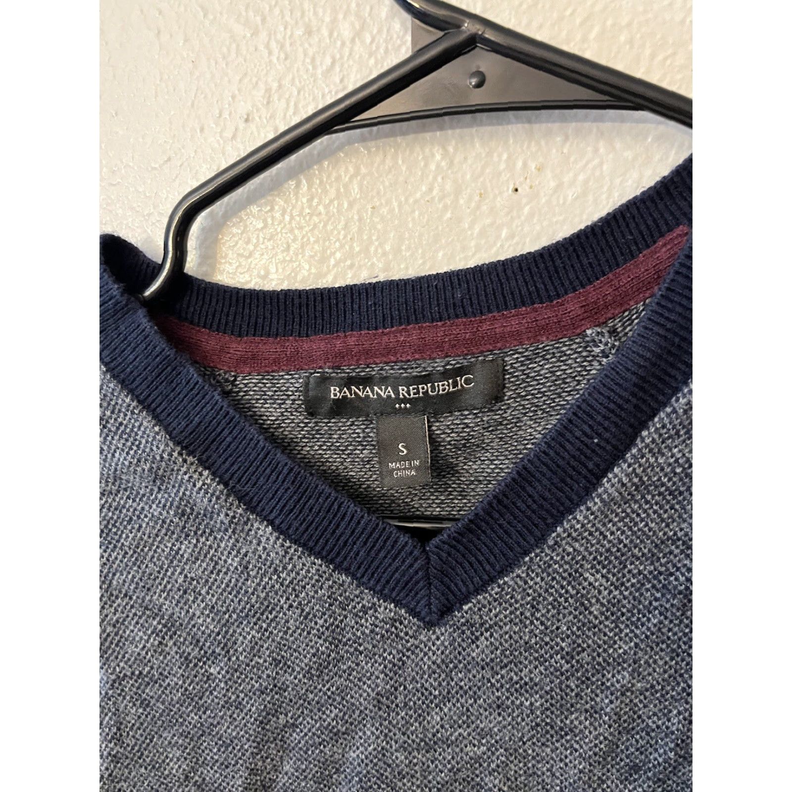 Banana Republic Banana Republic Sweater Shirt Mens Size Small 100% Cotton Blue V-Neck Pullover, Knit, Casual Mens Fashion, Fall Winter Size US S / EU 44-46 / 1 - 2 Thumbnail