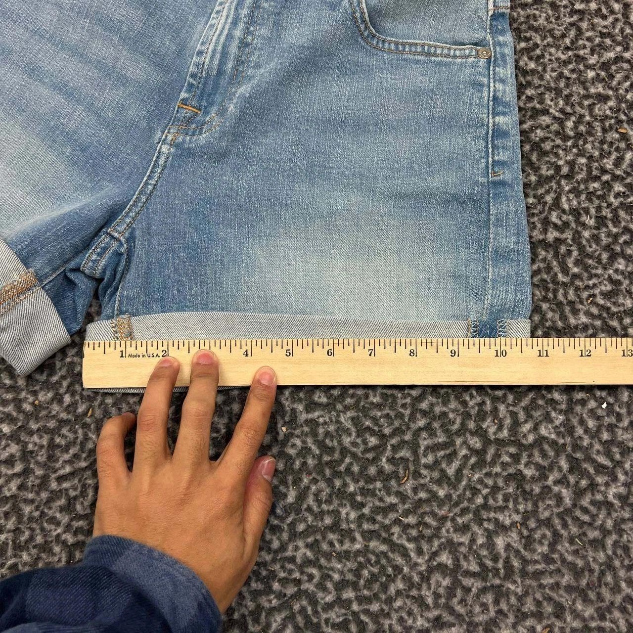 7 For All Mankind 7 For All Mankind Jeans Shorts Women 27 Denim Faded Pockets Size 27" / US 4 / IT 40 - 6 Thumbnail