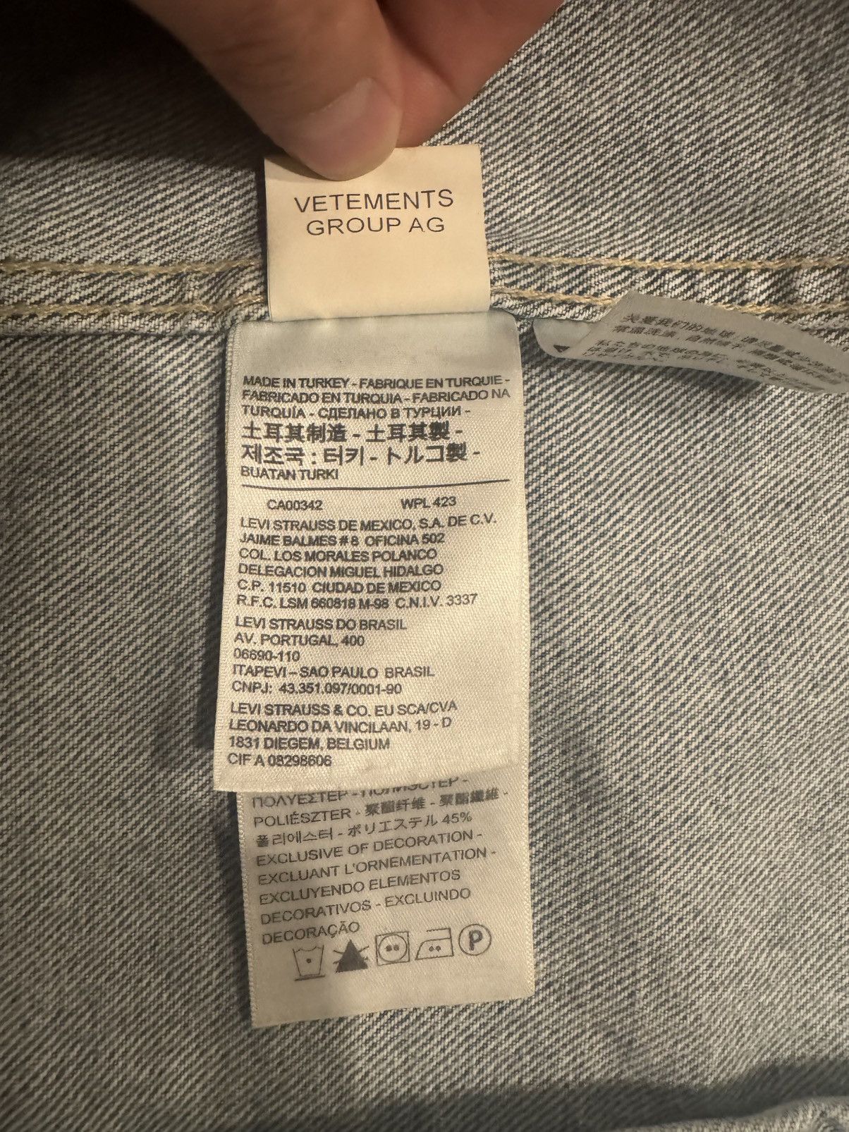 Levi's × Vetements Vetements x Levi’s 2018 Oversized Hooded Denim Jacket Size US S / EU 44-46 / 1 - 6 Thumbnail