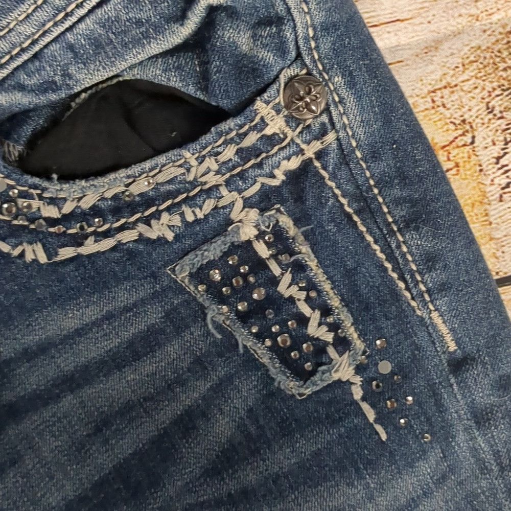Miss Me Miss me distressed easy crop jeans size 27 Size 27" / US 4 / IT 40 - 4 Thumbnail