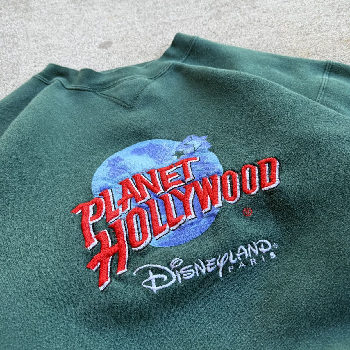 Planet Hollywood Vintage Planet Hollywood Disneyland Resort Green Crewneck Size US M / EU 48-50 / 2 - 2 Thumbnail