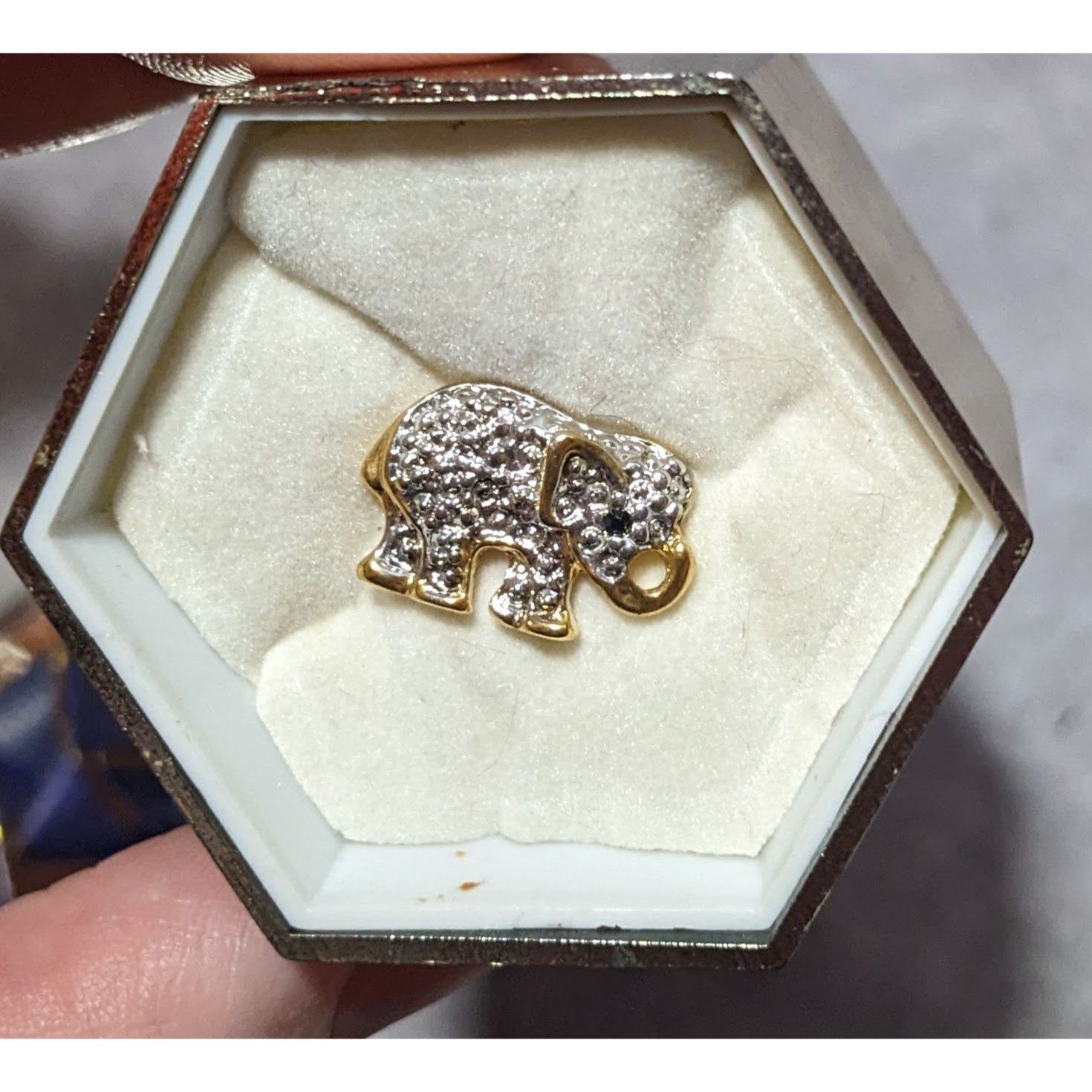 Other Minimalist Silver And Gold Tone Elephant Lapel Pin Size ONE SIZE - 12 Thumbnail