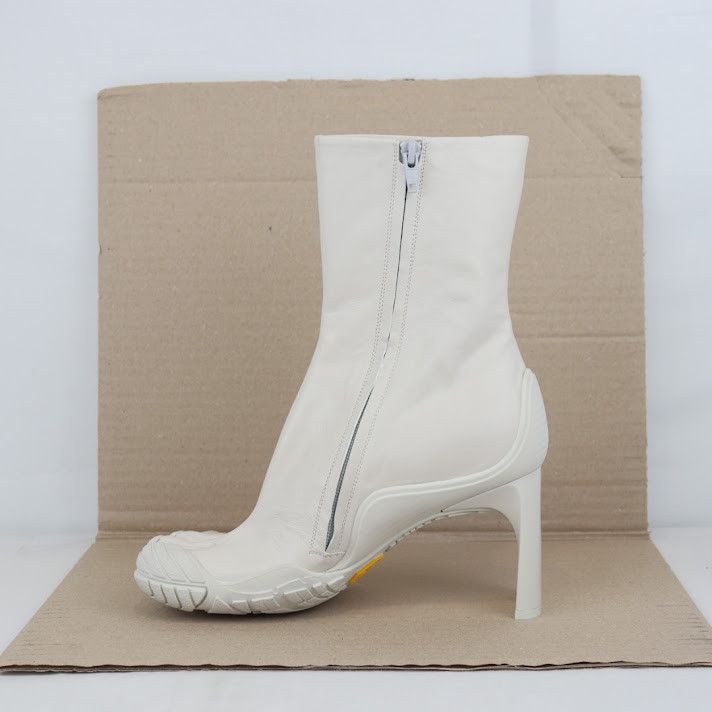 Balenciaga o1rshd1 Soft Leather Heeled Toe Boots in Chalky White Size US 8 / IT 38 - 2 Thumbnail