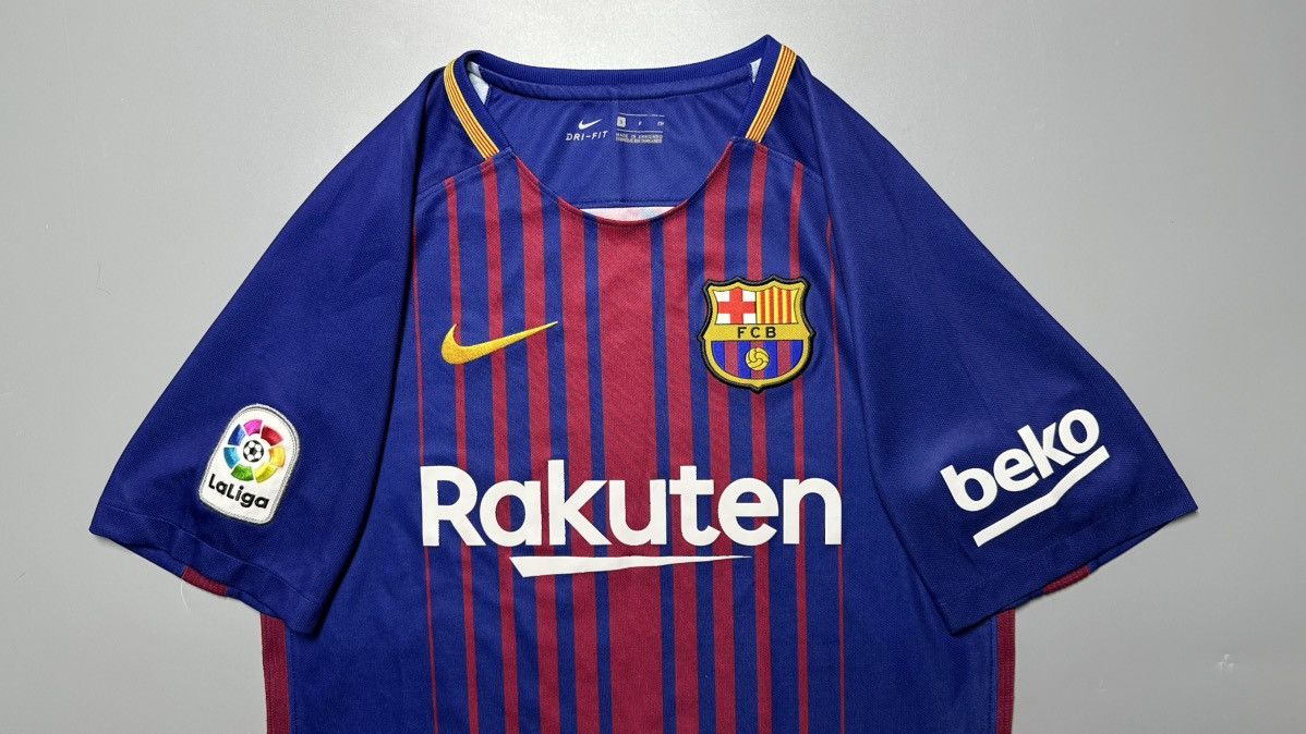 Nike BARCELONA NIKE 2017/2018 FOOTBALL HOME JERSEY #10 MESSI Size US S / EU 44-46 / 1 - 3 Thumbnail