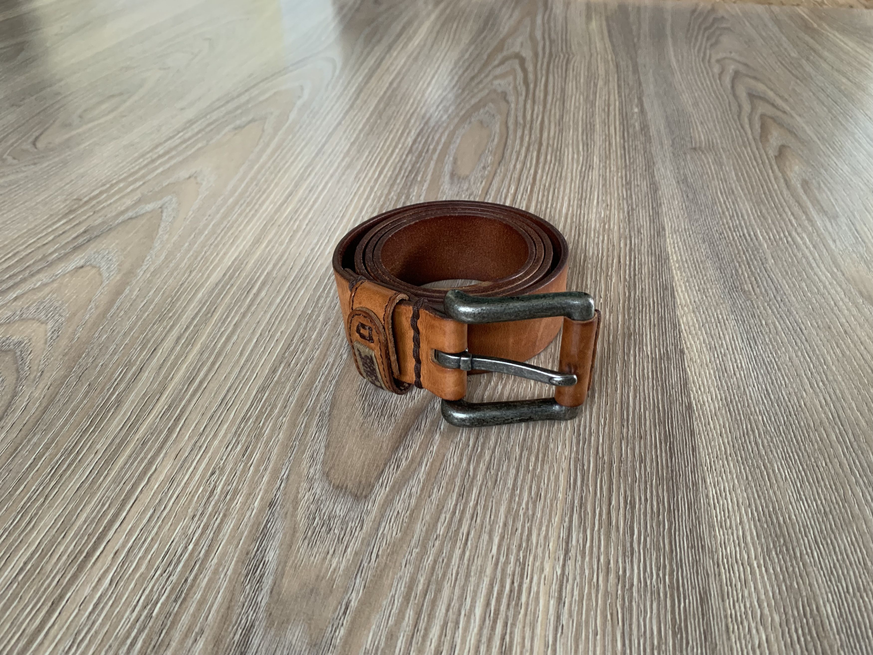 Ruehl No. 925 Vintage Ruehl No.925 Distressed Brown Leather Belt Size ONE SIZE - 1 Thumbnail