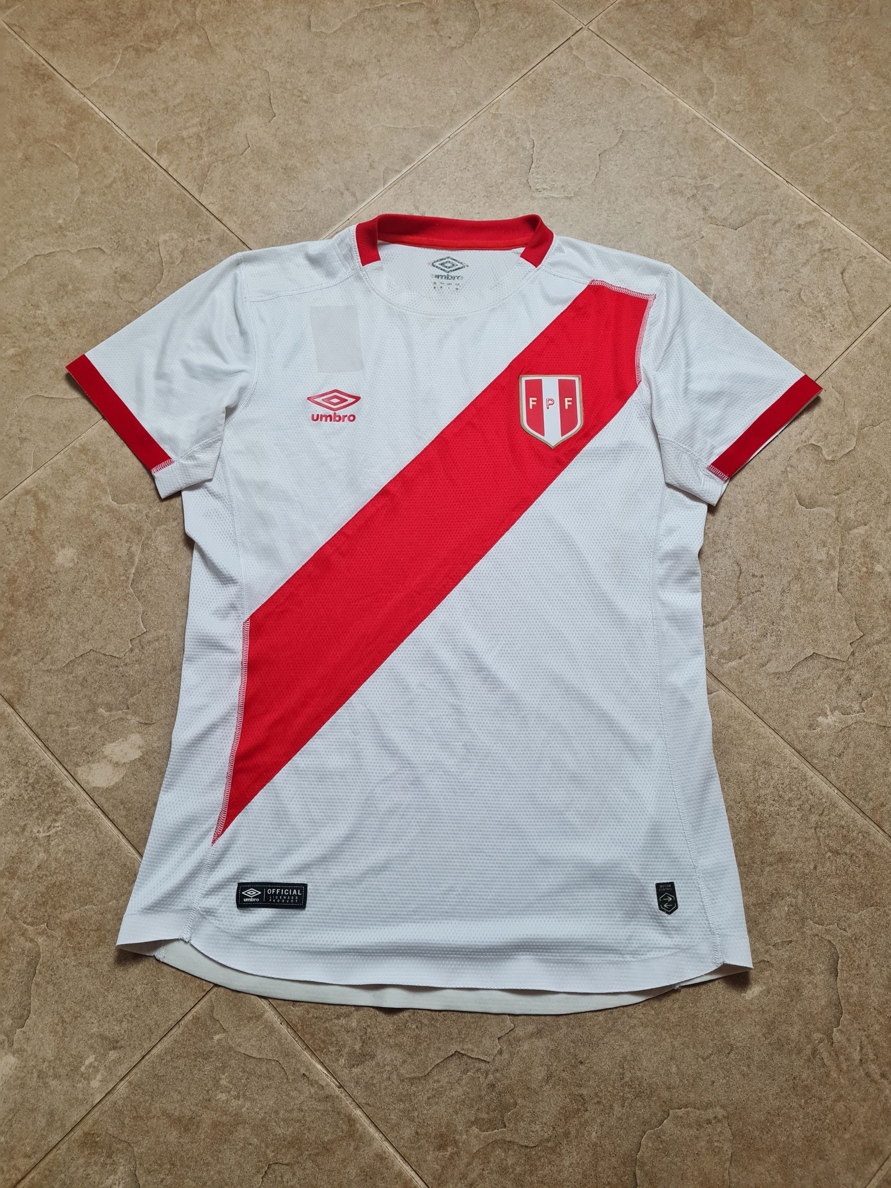 Umbro Football Shirt Peru Home Soccer Jersey 2015-2016 Umbro Size US M / EU 48-50 / 2 - 11 Thumbnail