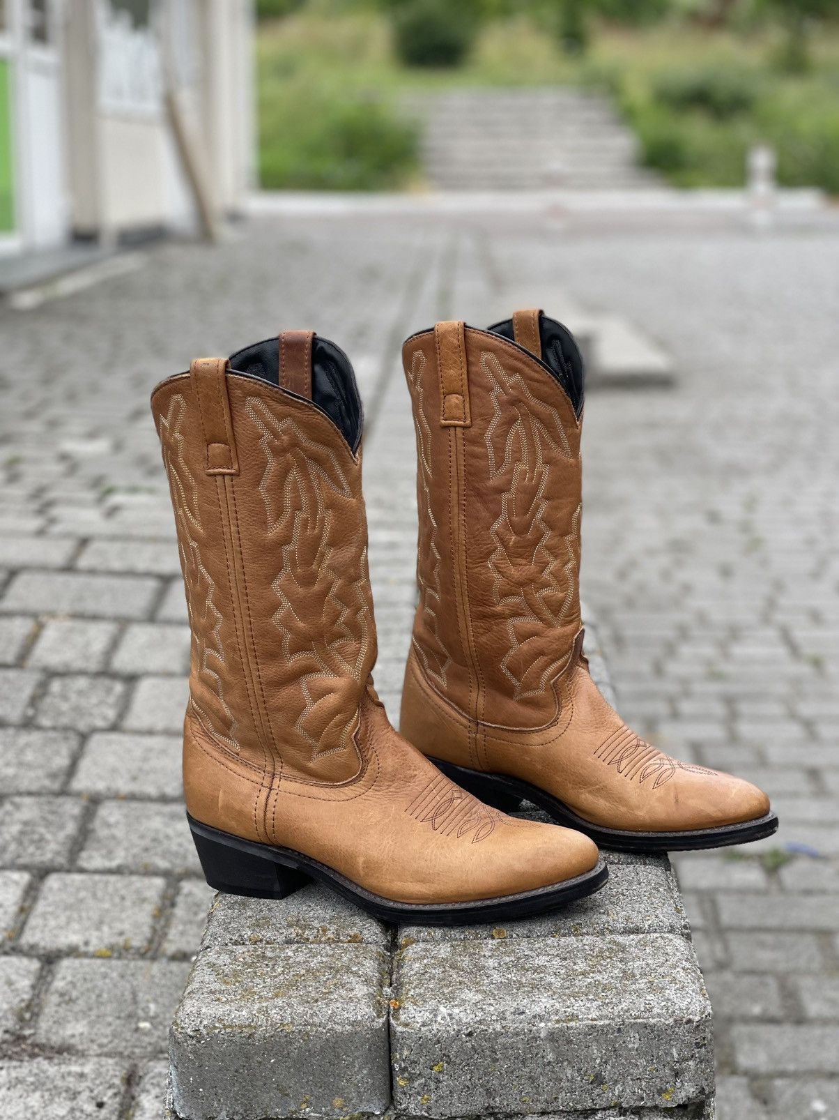 Cowboy Equipment Vintage Laredo Oxblood Red Leather Cowboy Boots Size 8 Size US 8 / EU 41 - 1 Thumbnail